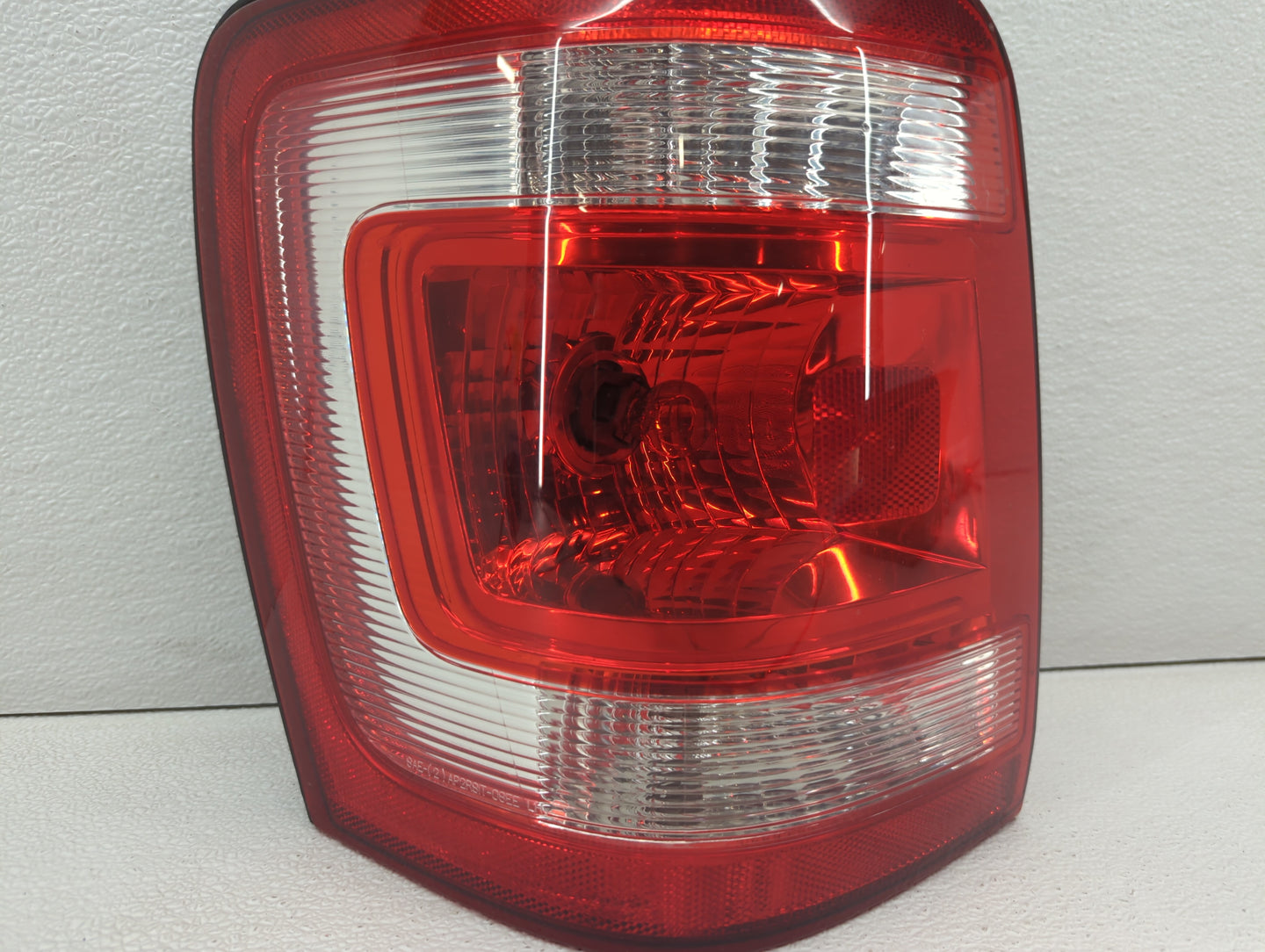 2008-2012 Ford Escape Tail Light Assembly Driver Left OEM P/N:8L84-13B505-A 9L84-13B505-A Fits Fits 2008 2009 2010 2011 2012