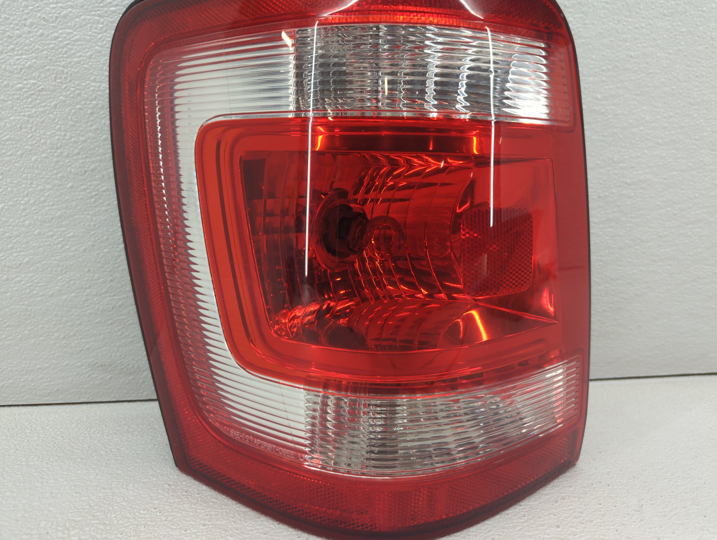 2008-2012 Ford Escape Tail Light Assembly Driver Left OEM P/N:8L84-13B505-A 9L84-13B505-A Fits Fits 2008 2009 2010 2011 2012
