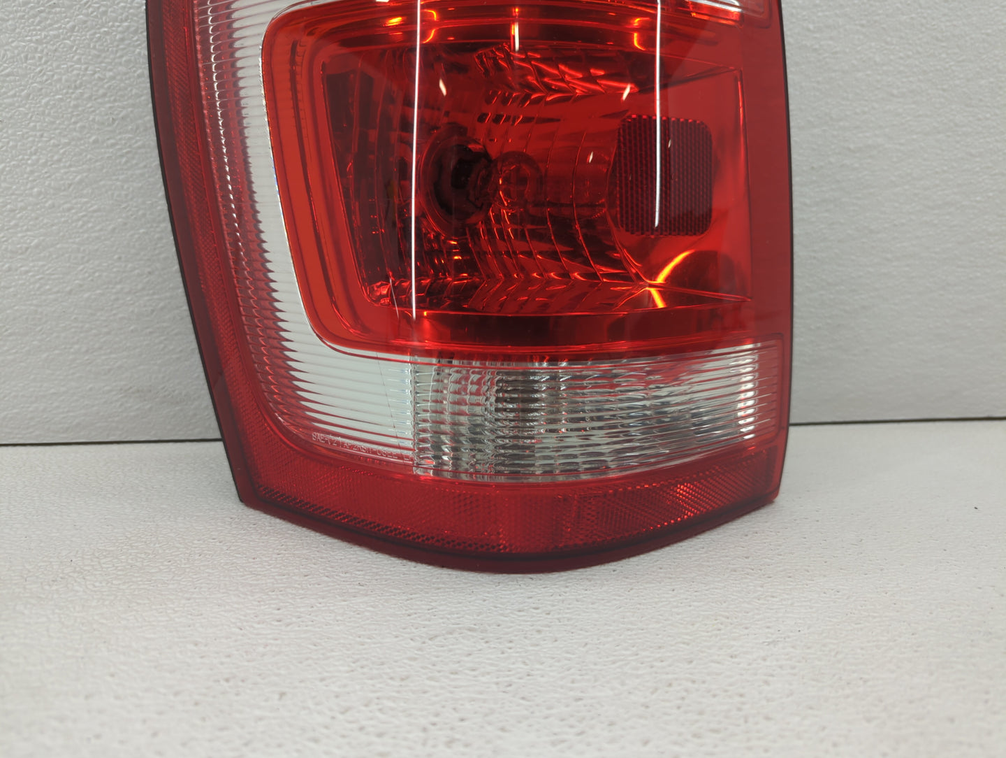 2008-2012 Ford Escape Tail Light Assembly Driver Left OEM P/N:8L84-13B505-A 9L84-13B505-A Fits Fits 2008 2009 2010 2011 2012