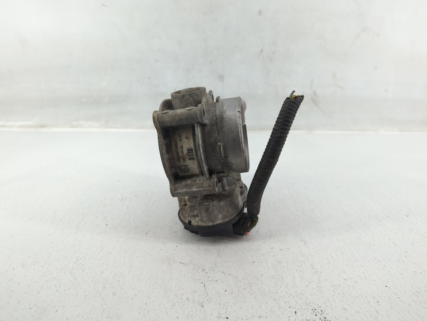 2009-2012 Ford Escape Throttle Body P/N:DS7E-9F991-AD Fits Fits 2009 2010 2011 2012 OEM Used Auto Parts - Oemusedautoparts1.