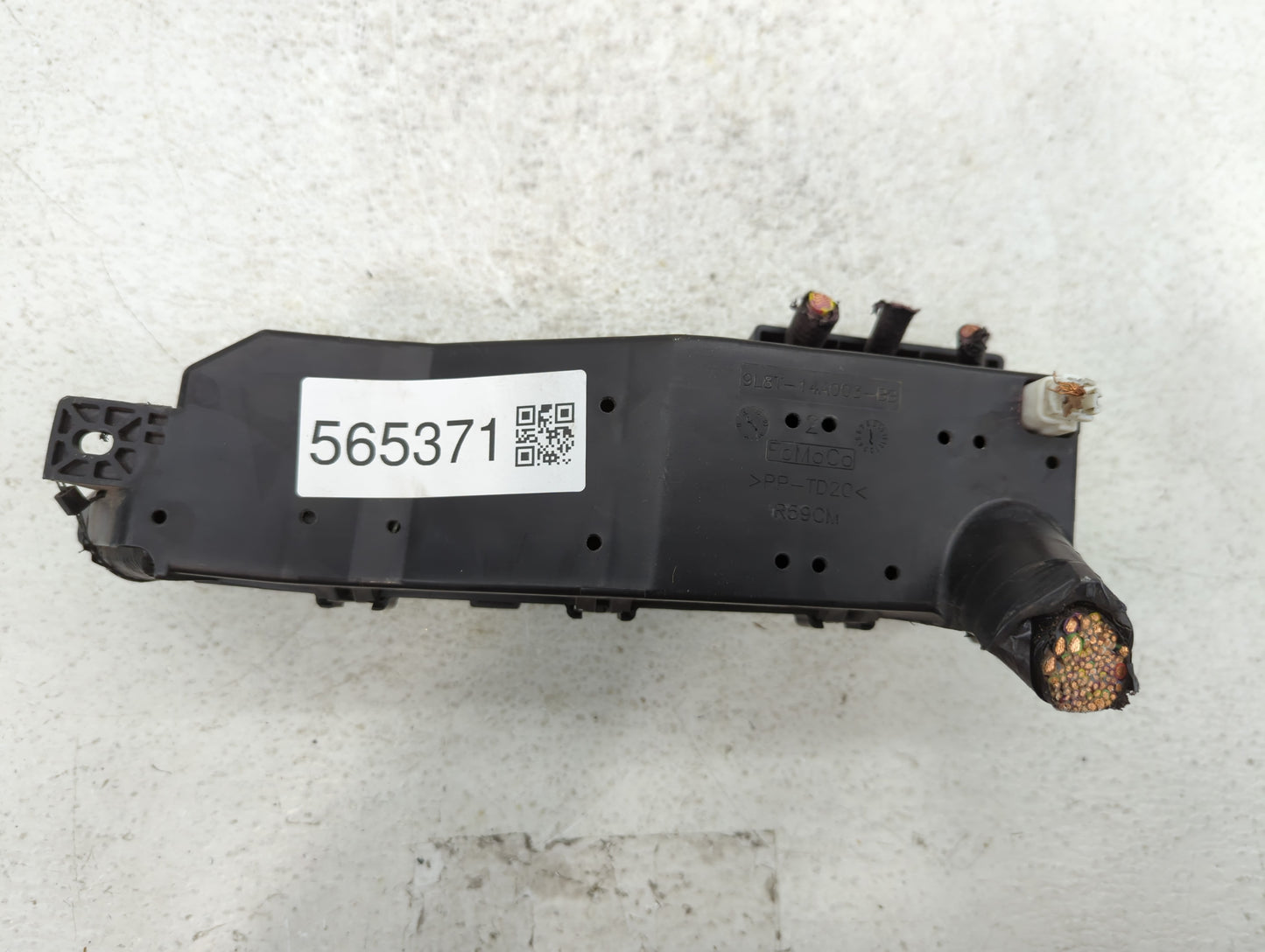 2011-2012 Ford Escape Fusebox Fuse Box Panel Relay Module Fits Fits 2011 2012 OEM Used Auto Parts - Oemusedautoparts1.com
