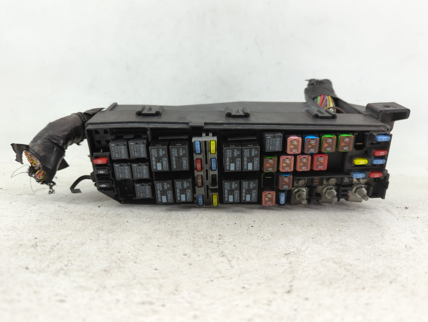 2011-2012 Ford Escape Fusebox Fuse Box Panel Relay Module P/N:8L8T-14A003-AE Fits Fits 2011 2012 OEM Used Auto Parts - Oemus