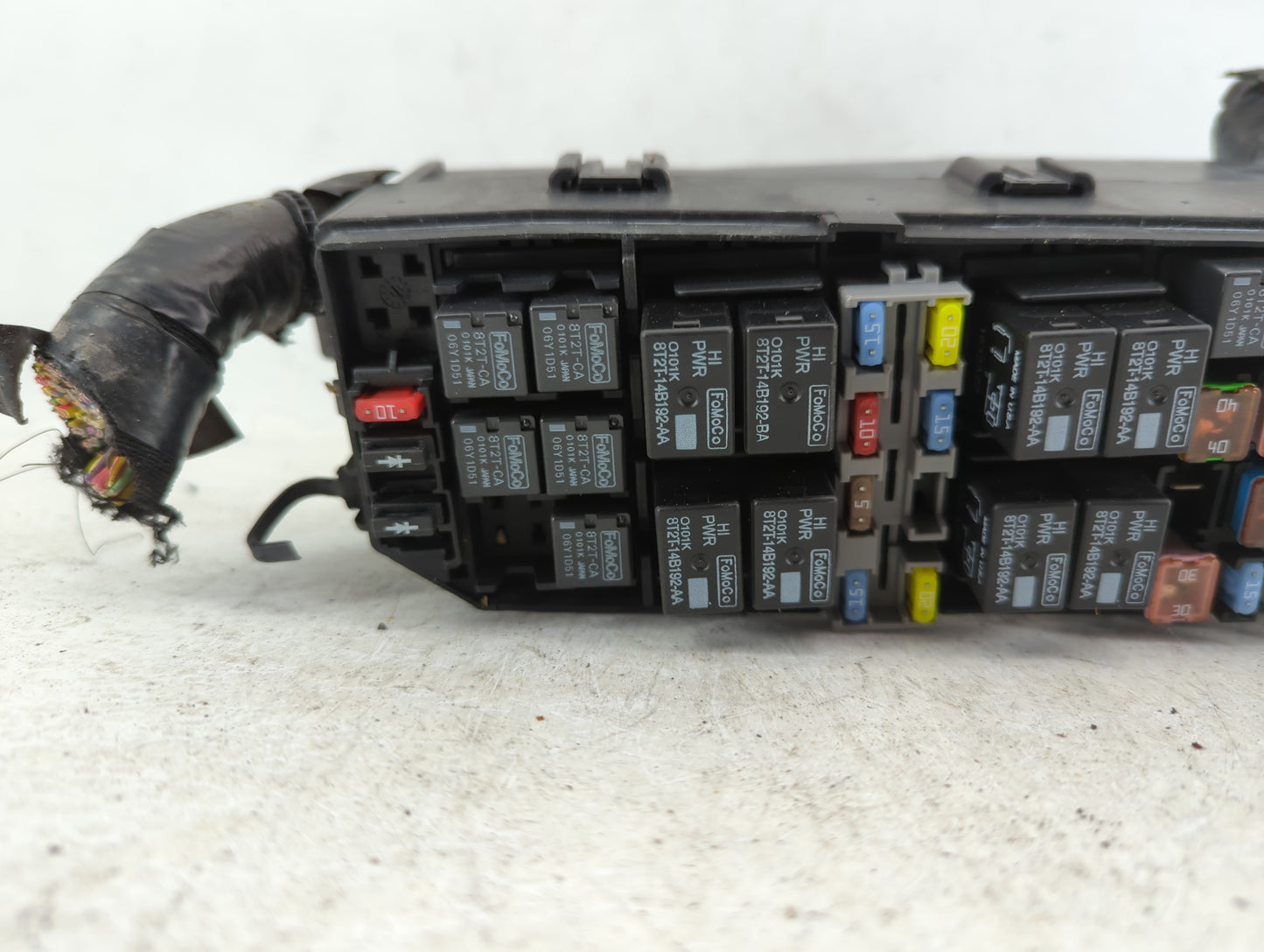 2011-2012 Ford Escape Fusebox Fuse Box Panel Relay Module P/N:8L8T-14A003-AE Fits Fits 2011 2012 OEM Used Auto Parts - Oemus