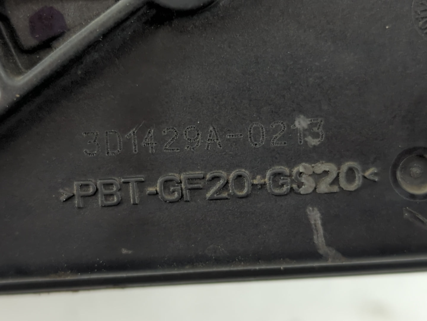 2009-2012 Ford Escape Throttle Body P/N:3D1429A-0213 PBT-GF20+GS20 Fits Fits 2009 2010 2011 2012 OEM Used Auto Parts - Oemus