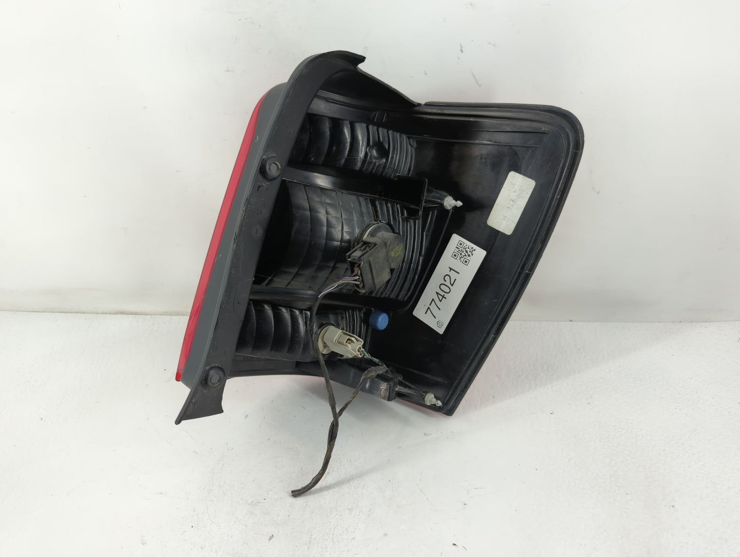 2008-2012 Ford Escape Tail Light Assembly Driver Left OEM P/N:8L84-13B505-A ASY Fits Fits 2008 2009 2010 2011 2012 OEM Used 