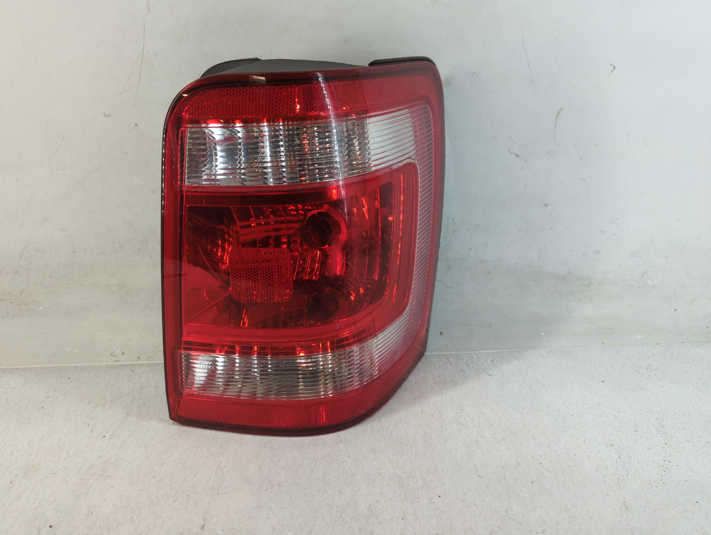 2008-2012 Ford Escape Tail Light Assembly Passenger Right OEM P/N:8L84-13B504-A Fits Fits 2008 2009 2010 2011 2012 OEM Used 