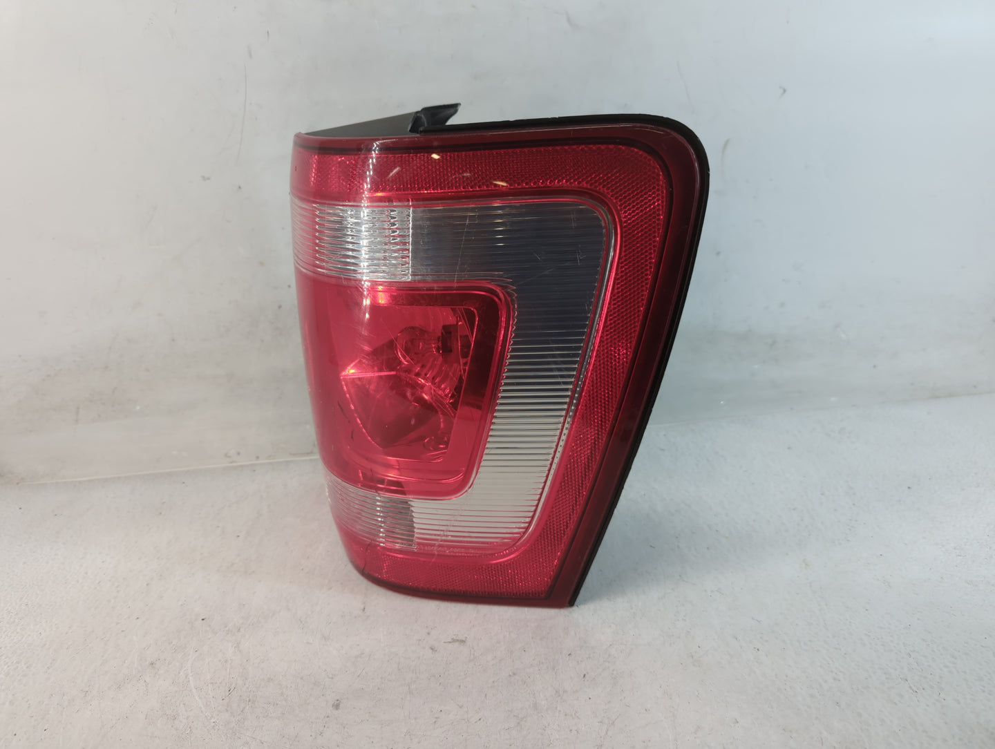 2008-2012 Ford Escape Tail Light Assembly Passenger Right OEM P/N:8L84-13B504-A Fits Fits 2008 2009 2010 2011 2012 OEM Used 