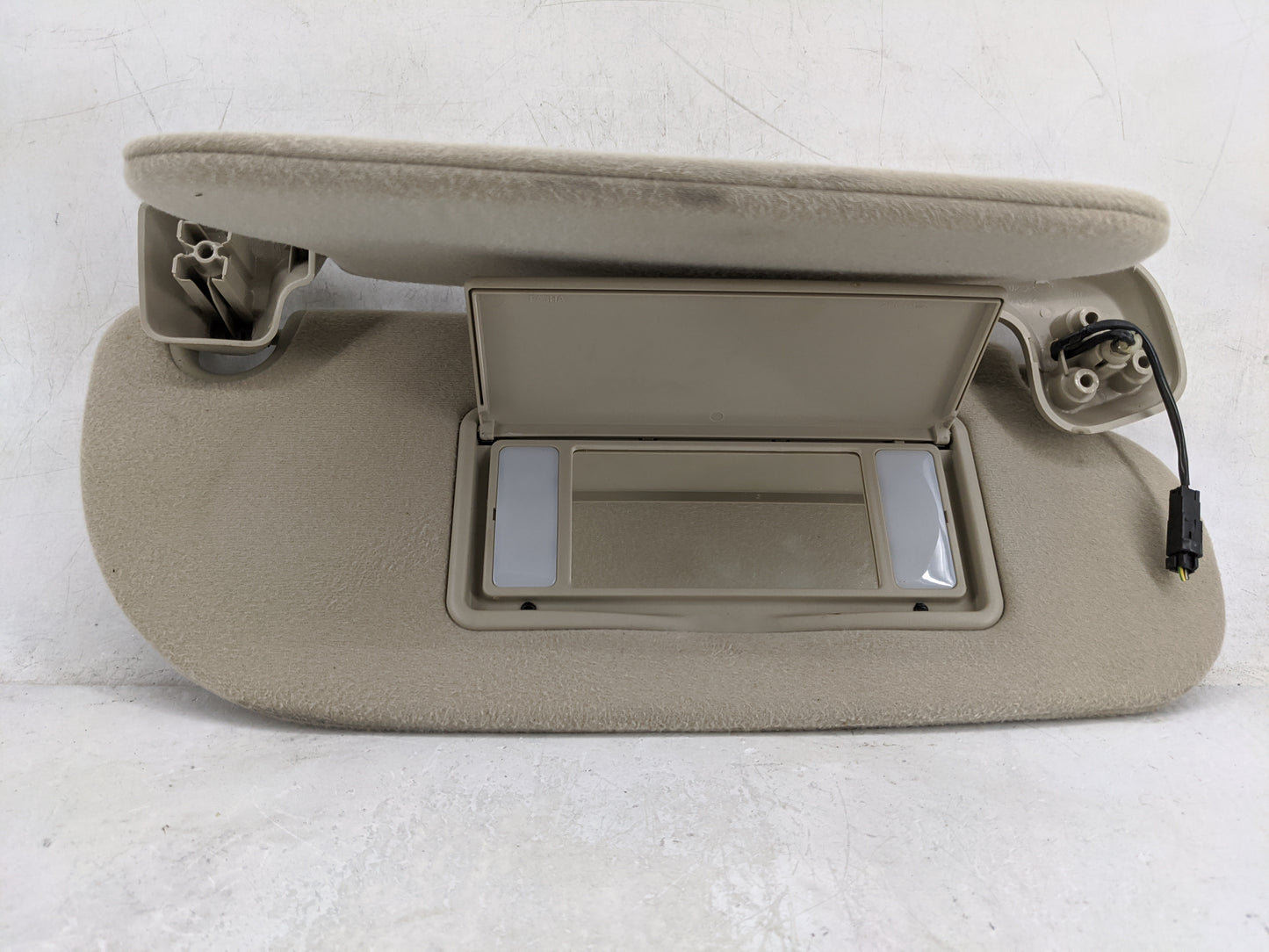 2012 Ford Expedition Sun Visor Shade Replacement Passenger Right Mirror Fits OEM Used Auto Parts - Oemusedautoparts1.com