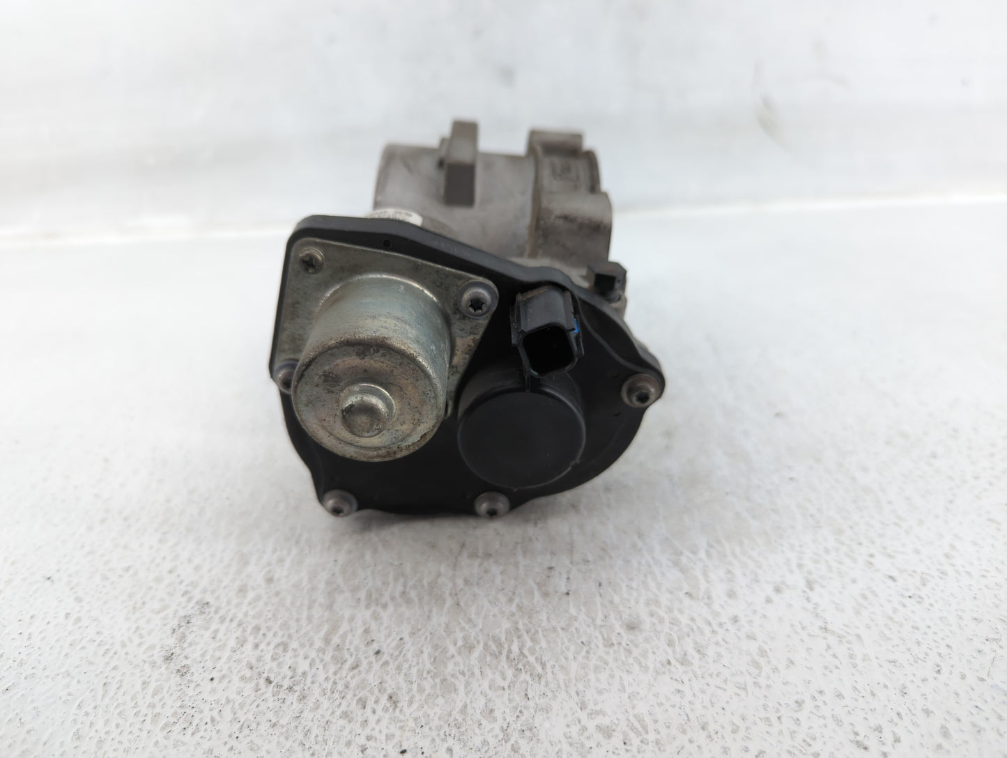 2012 Ford Expedition Throttle Body P/N:8L3E-9F991-CA Fits Fits 2010 2011 2013 2014 OEM Used Auto Parts - Oemusedautoparts1.c