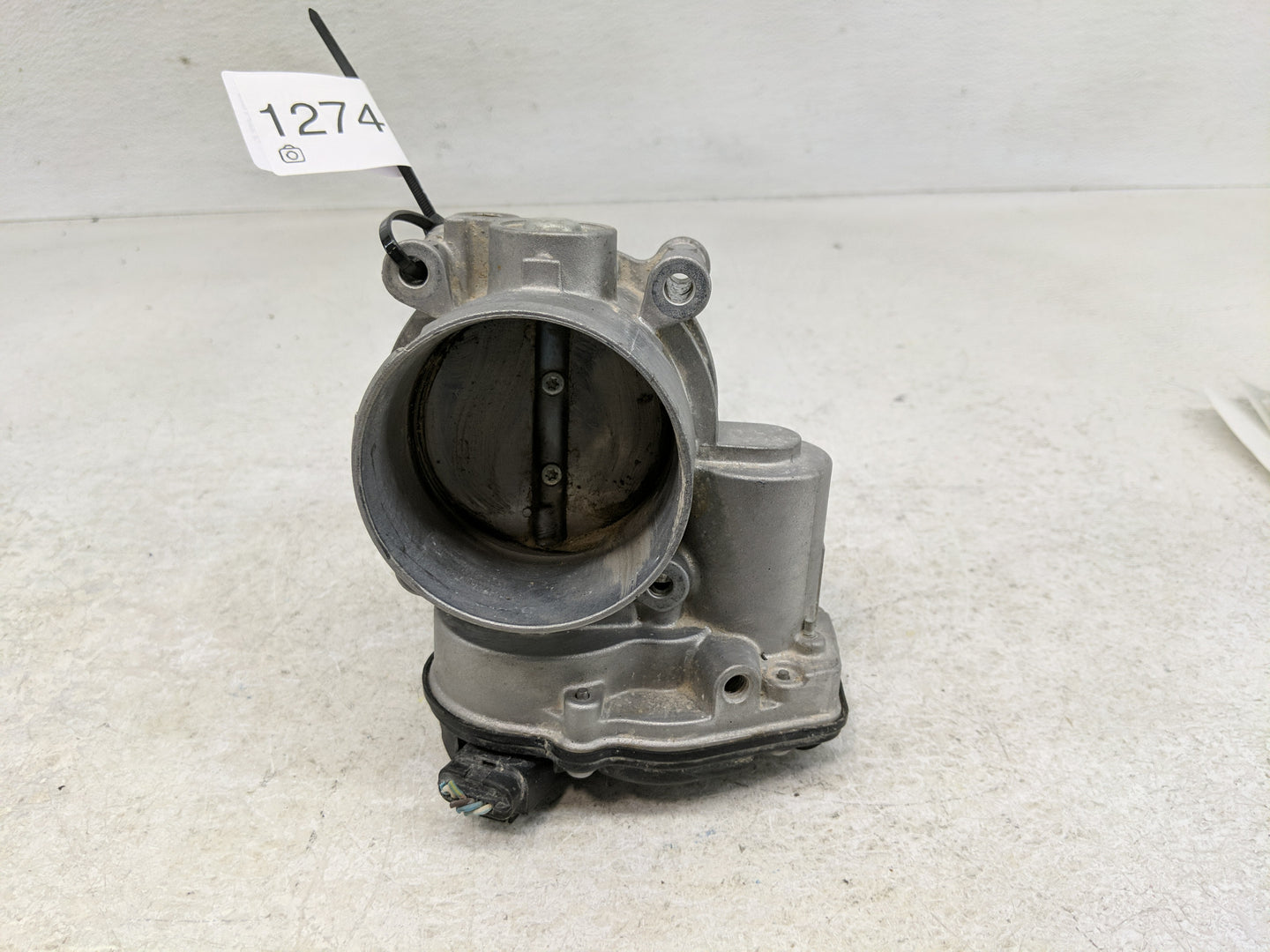 2011-2019 Ford Explorer Throttle Body Fits Fits 2011 2012 2013 2014 2015 2016 2017 2018 2019 OEM Used Auto Parts - Oemusedau