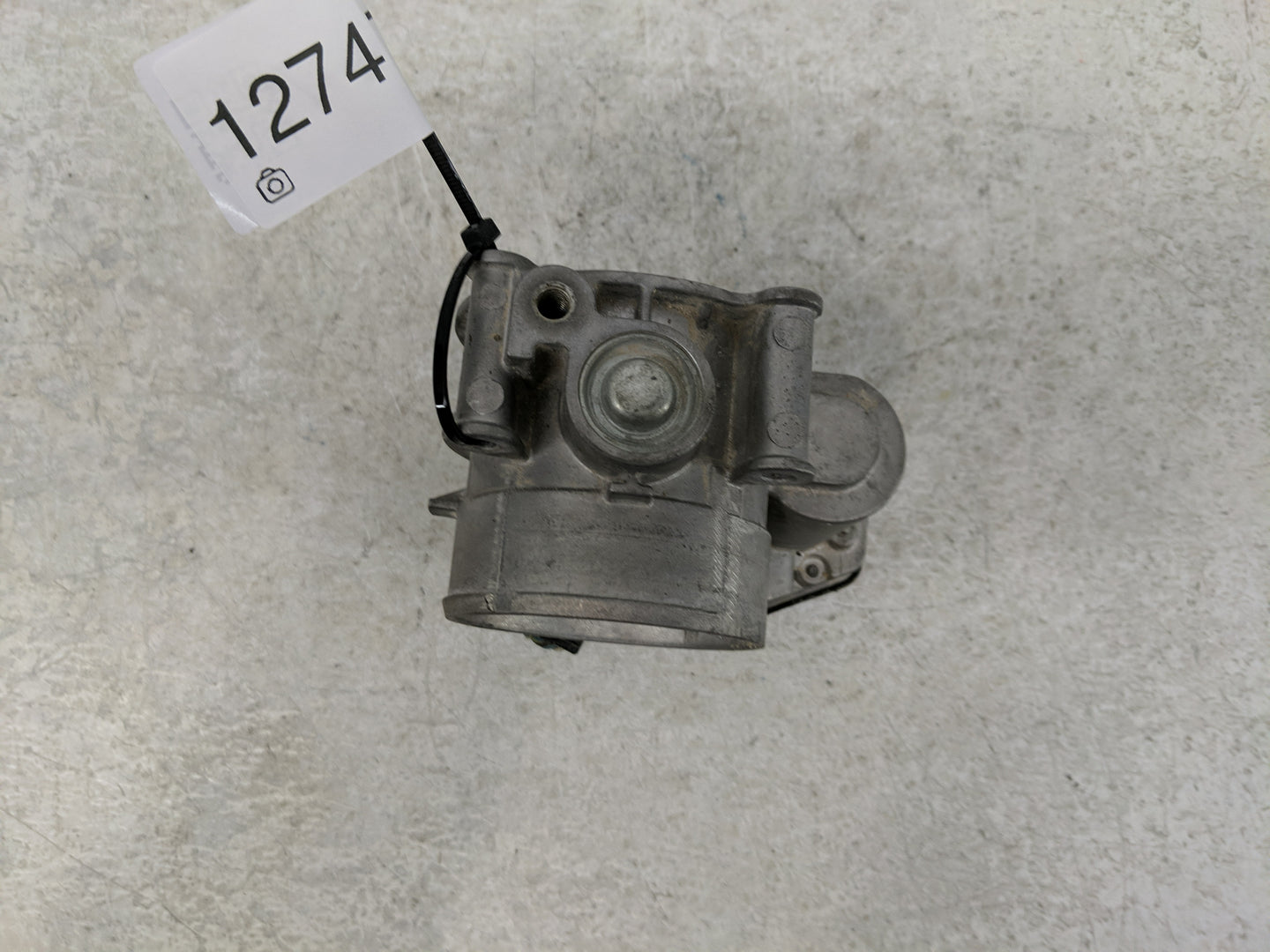 2011-2019 Ford Explorer Throttle Body Fits Fits 2011 2012 2013 2014 2015 2016 2017 2018 2019 OEM Used Auto Parts - Oemusedau