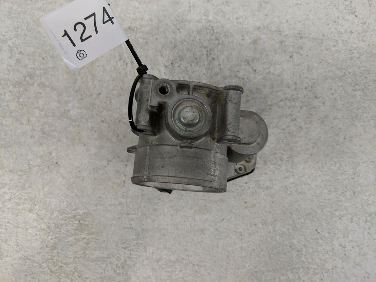 2011-2019 Ford Explorer Throttle Body Fits Fits 2011 2012 2013 2014 2015 2016 2017 2018 2019 OEM Used Auto Parts - Oemusedau