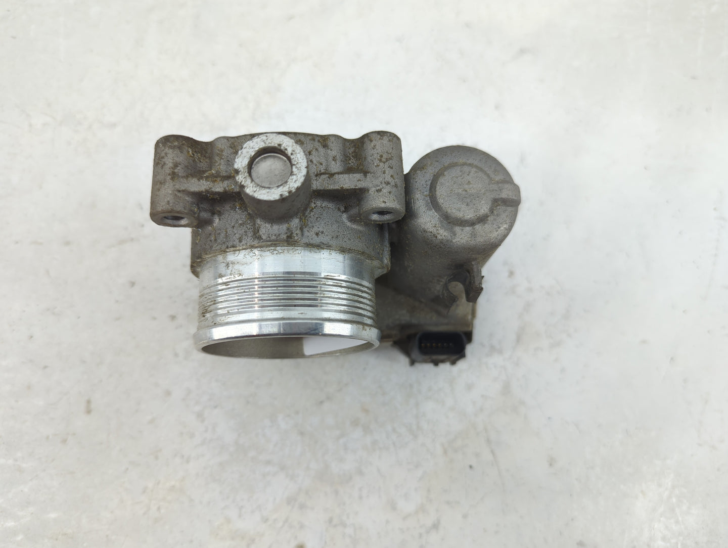 2011-2019 Ford Explorer Throttle Body P/N:CM5E9F991AD Fits Fits 2011 2012 2013 2014 2015 2016 2017 2018 2019 OEM Used Auto P