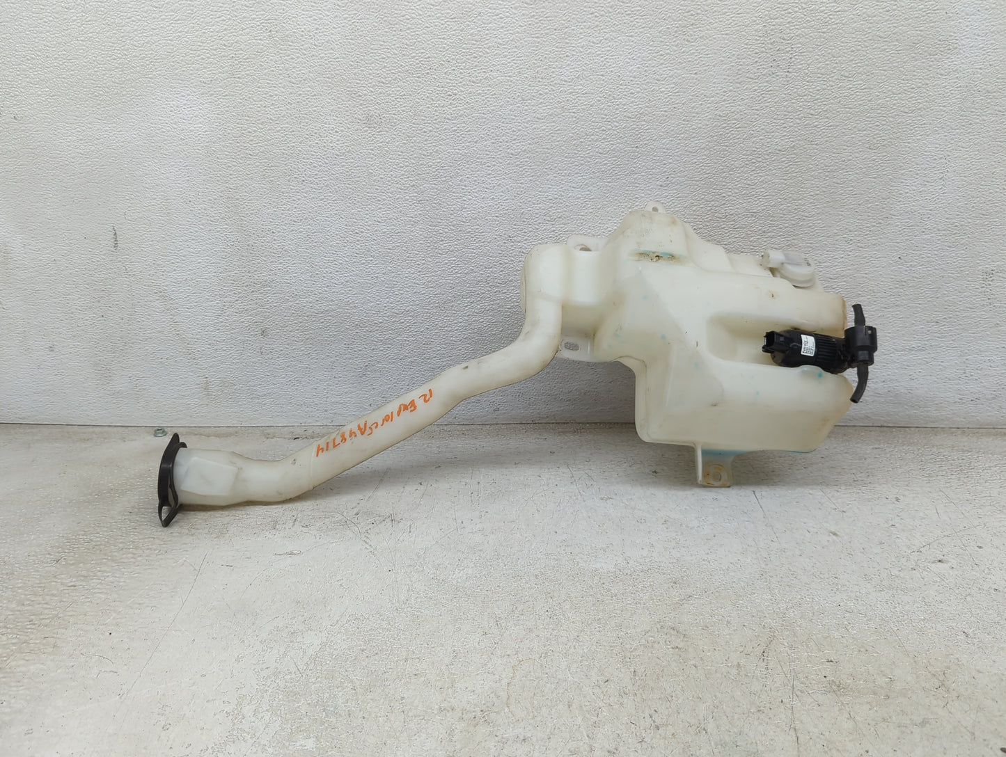 2011-2015 Ford Explorer Windshield Washer Fluid Reservoir Bottle Oem 1474037 - Oemusedautoparts1.com