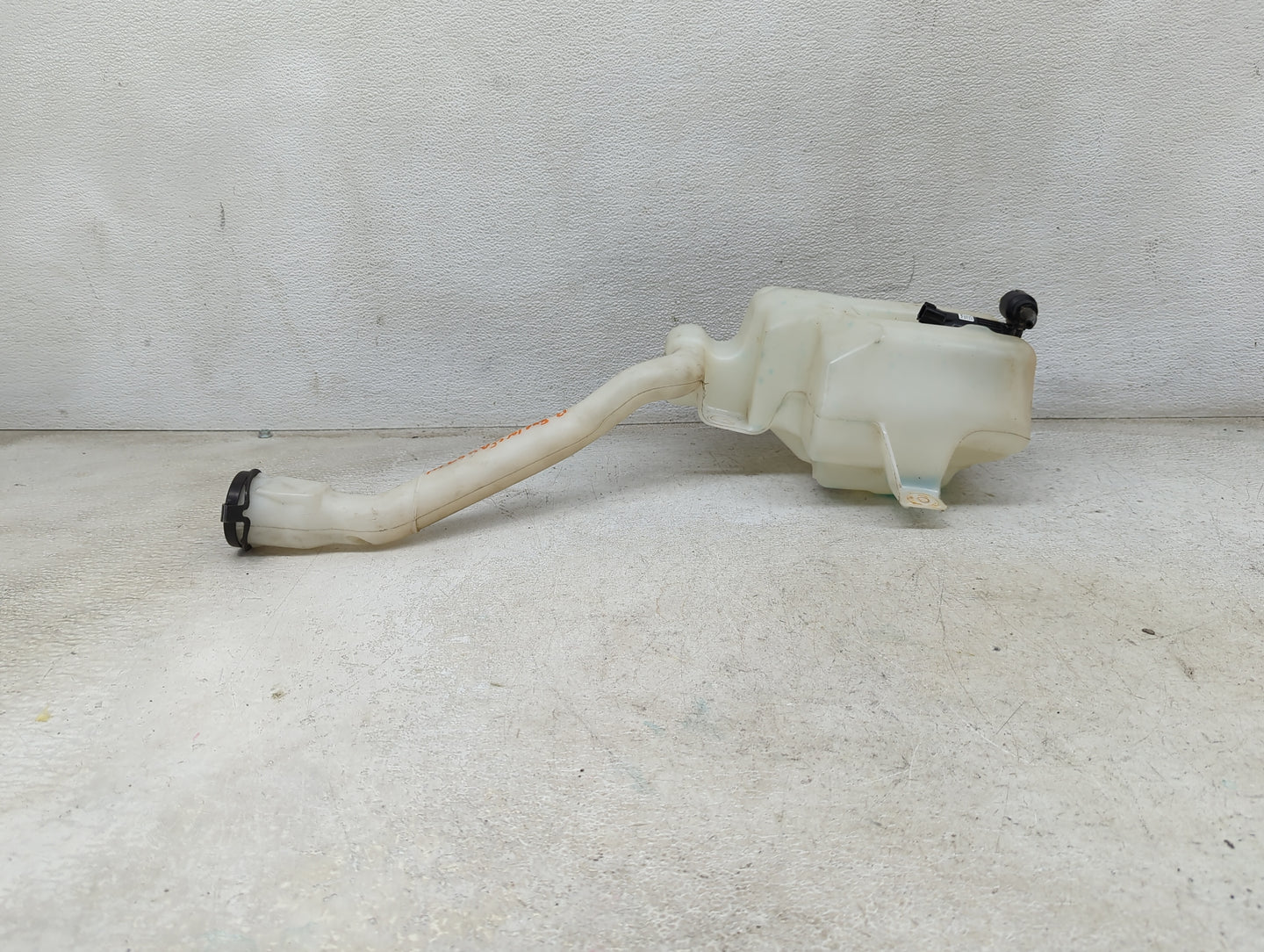 2011-2015 Ford Explorer Windshield Washer Fluid Reservoir Bottle Oem 1474037 - Oemusedautoparts1.com