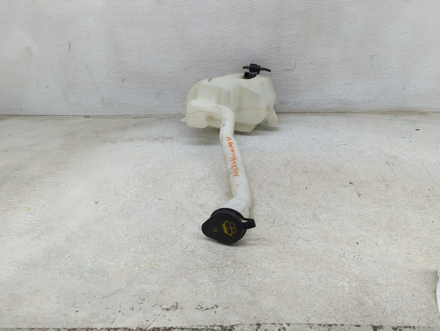 2011-2015 Ford Explorer Windshield Washer Fluid Reservoir Bottle Oem 1474037 - Oemusedautoparts1.com