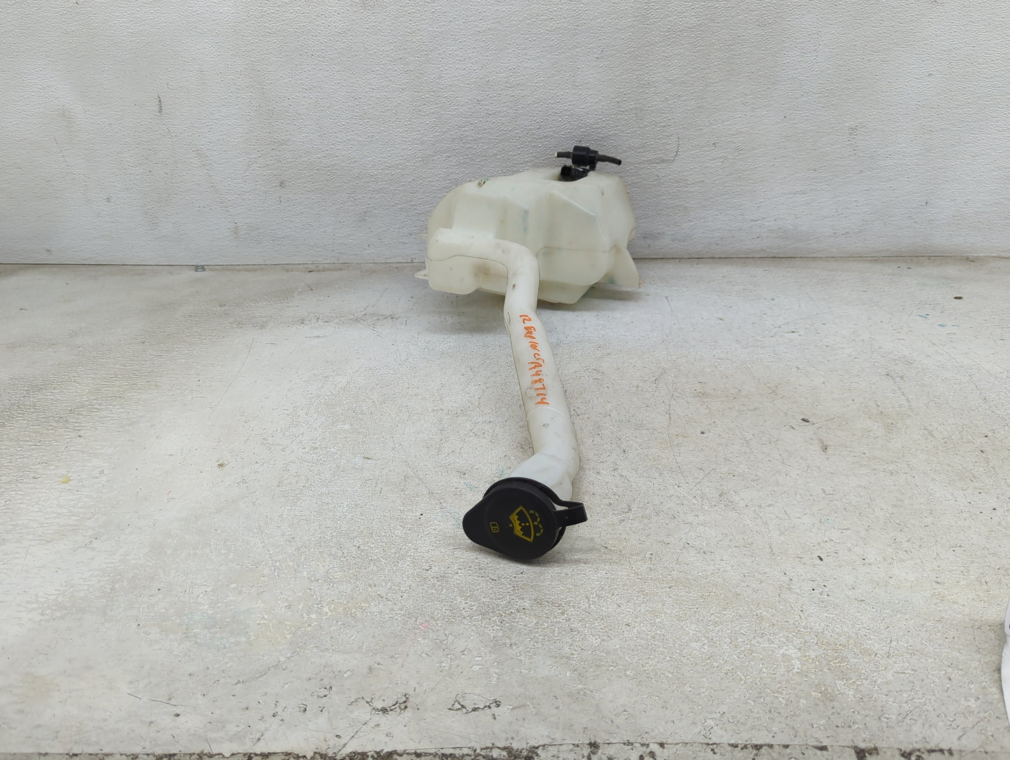 2011-2015 Ford Explorer Windshield Washer Fluid Reservoir Bottle Oem 1474037 - Oemusedautoparts1.com
