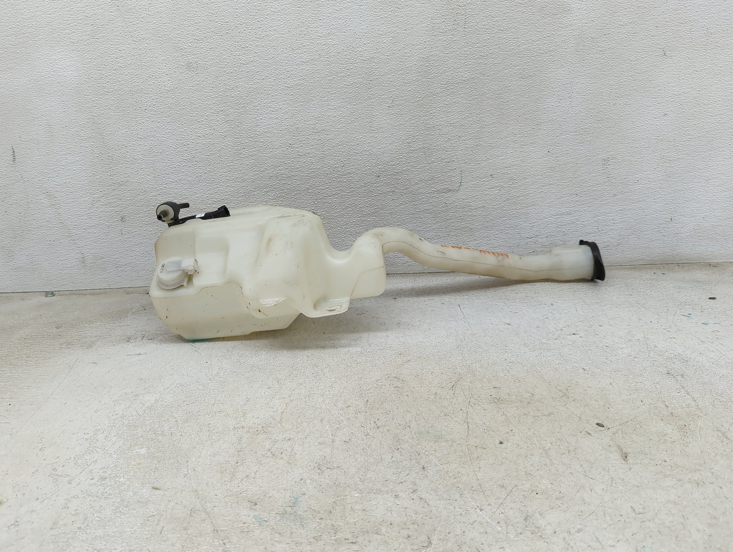 2011-2015 Ford Explorer Windshield Washer Fluid Reservoir Bottle Oem 1474037 - Oemusedautoparts1.com