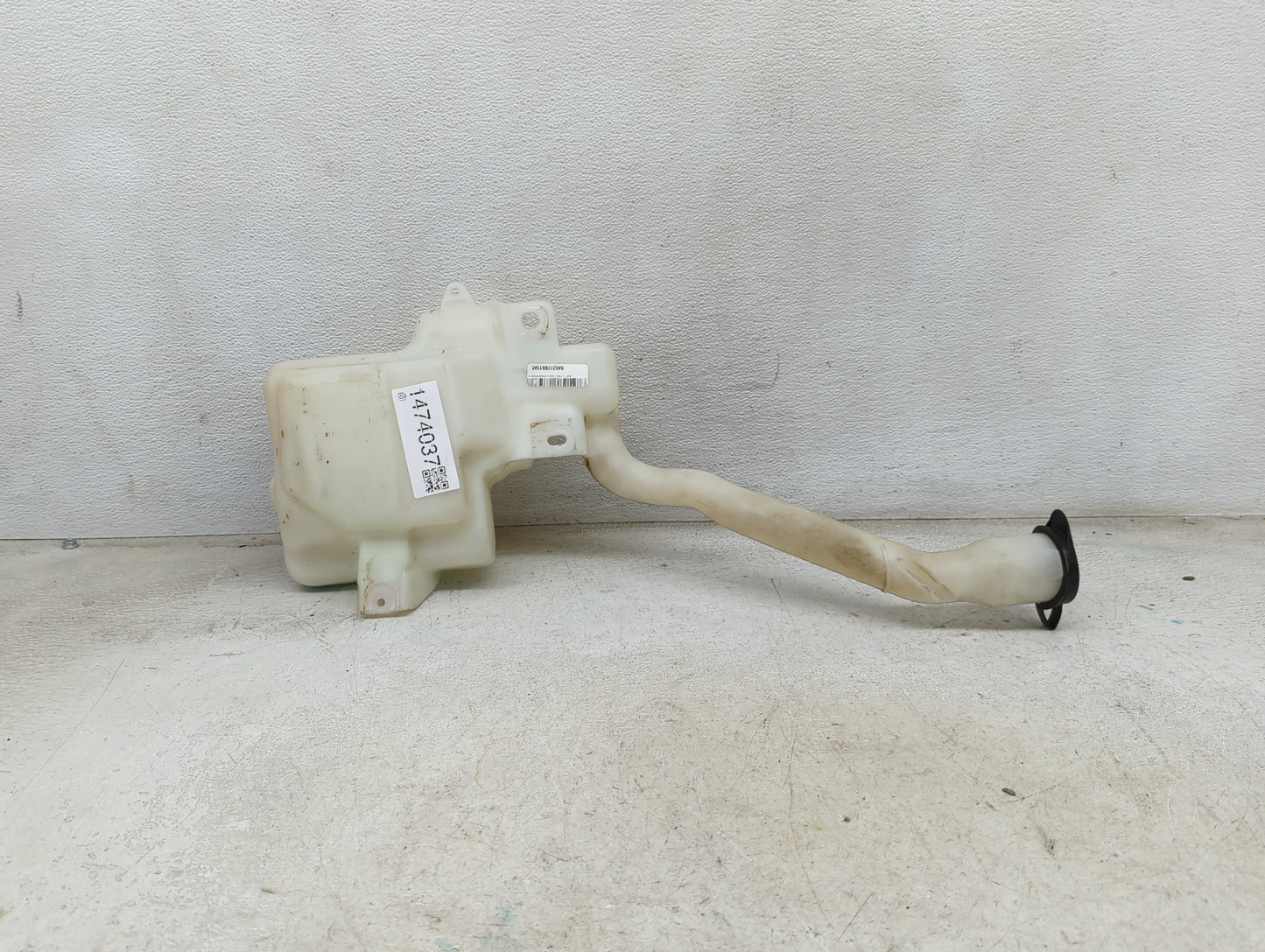 2011-2015 Ford Explorer Windshield Washer Fluid Reservoir Bottle Oem 1474037 - Oemusedautoparts1.com