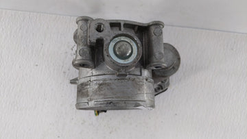 2011-2019 Ford Explorer Throttle Body P/N:AT4E-9F991-EM AT4E-9F991-EL Fits Fits 2011 2012 2013 2014 2015 2016 2017 2018 2019 OEM Used Auto Parts