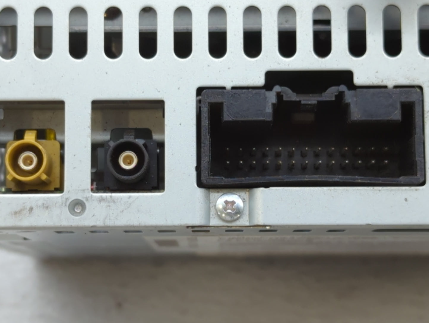 2012-2012 Ford Explorer Am Fm Cd Player Radio Receiver - Oemusedautoparts1.com