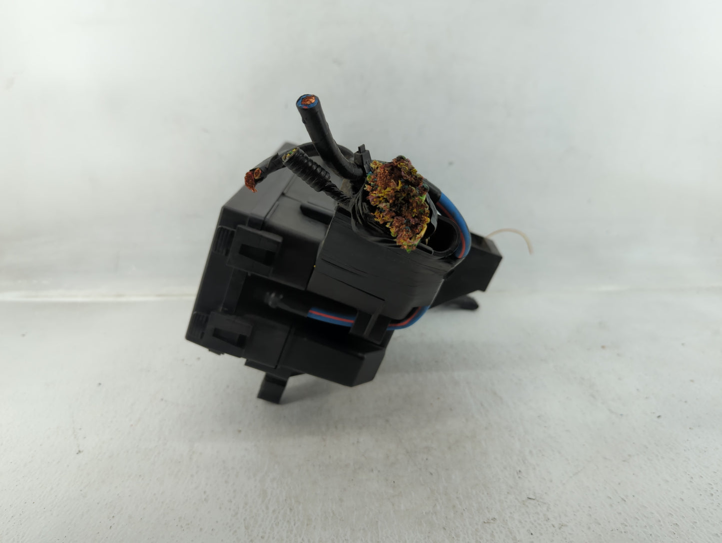 2011-2012 Ford Explorer Fusebox Fuse Box Panel Relay Module Fits Fits 2011 2012 OEM Used Auto Parts - Oemusedautoparts1.com