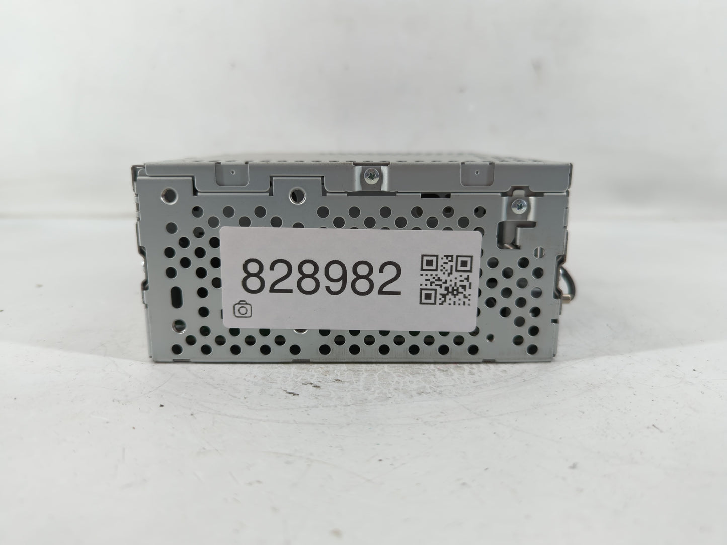 2011-2013 Ford Explorer Radio AM FM Cd Player Receiver Replacement P/N:CB5T-19C107-AB Fits Fits 2011 2012 2013 OEM Used Auto