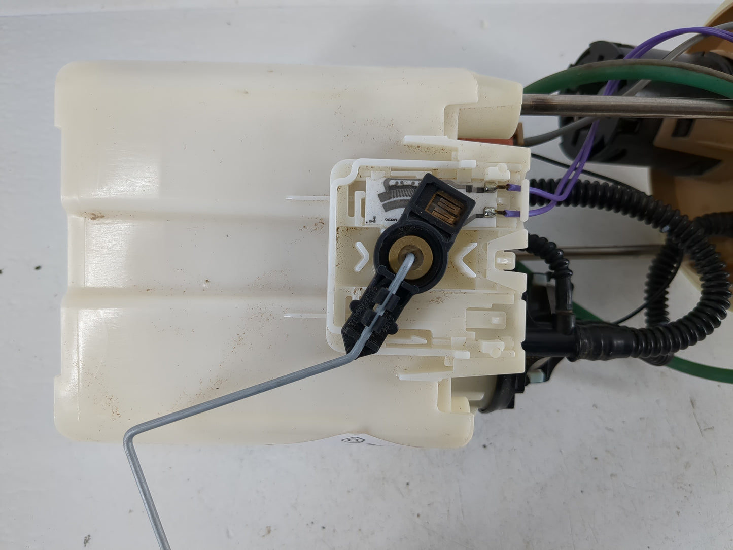 2012-2014 Ford F-150 Electrical Gas Fuel Pump Assembly - Oemusedautoparts1.com