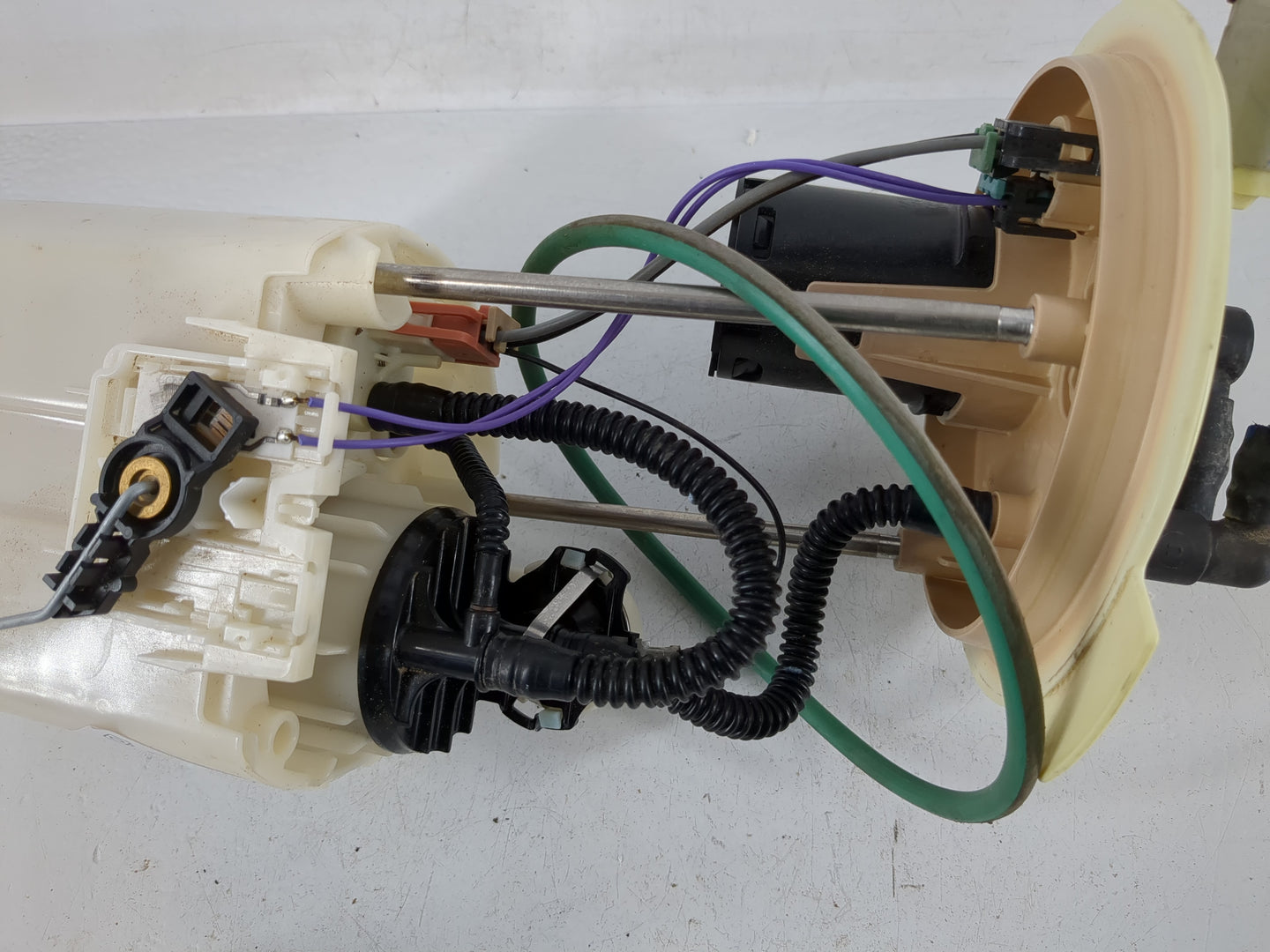 2012-2014 Ford F-150 Electrical Gas Fuel Pump Assembly - Oemusedautoparts1.com