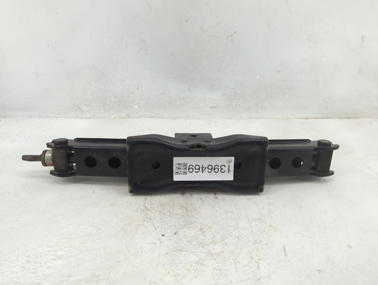 2012 Ford F-150 Spare Scissor Car Jack - Oemusedautoparts1.com