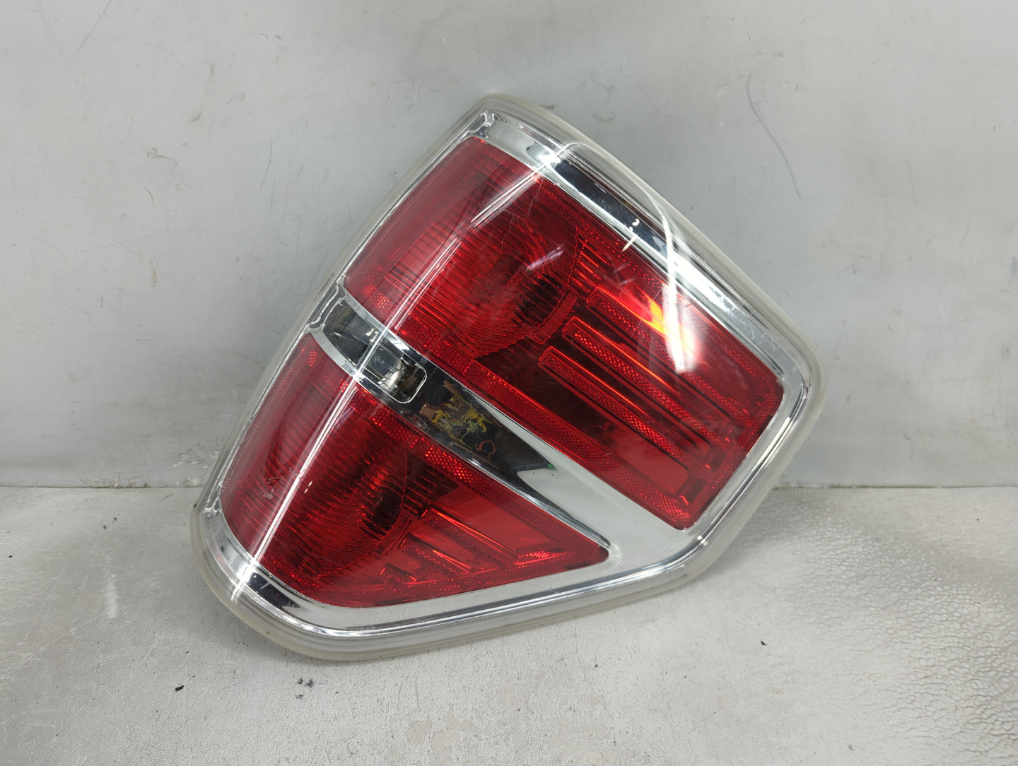 2009-2014 Ford F-150 Tail Light Assembly Passenger Right OEM P/N:CL34-13B504-A Fits Fits 2009 2010 2011 2012 2013 2014 OEM U