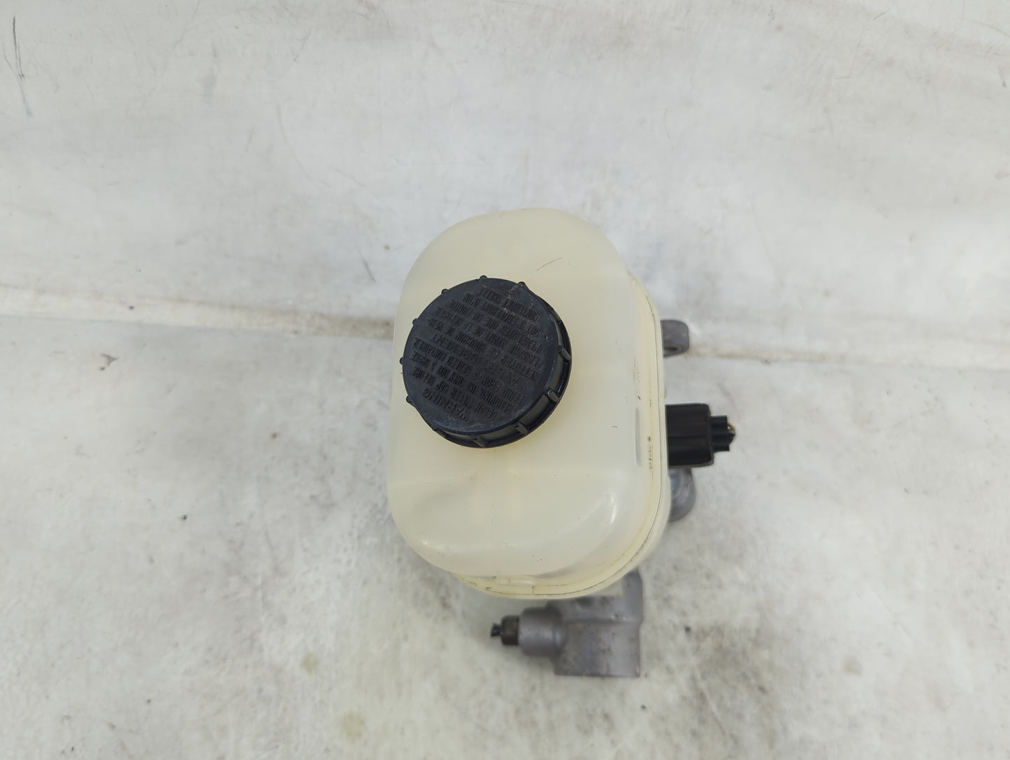 2011-2013 Ford F-150 Brake Master Cylinder 1490735 - Oemusedautoparts1.com