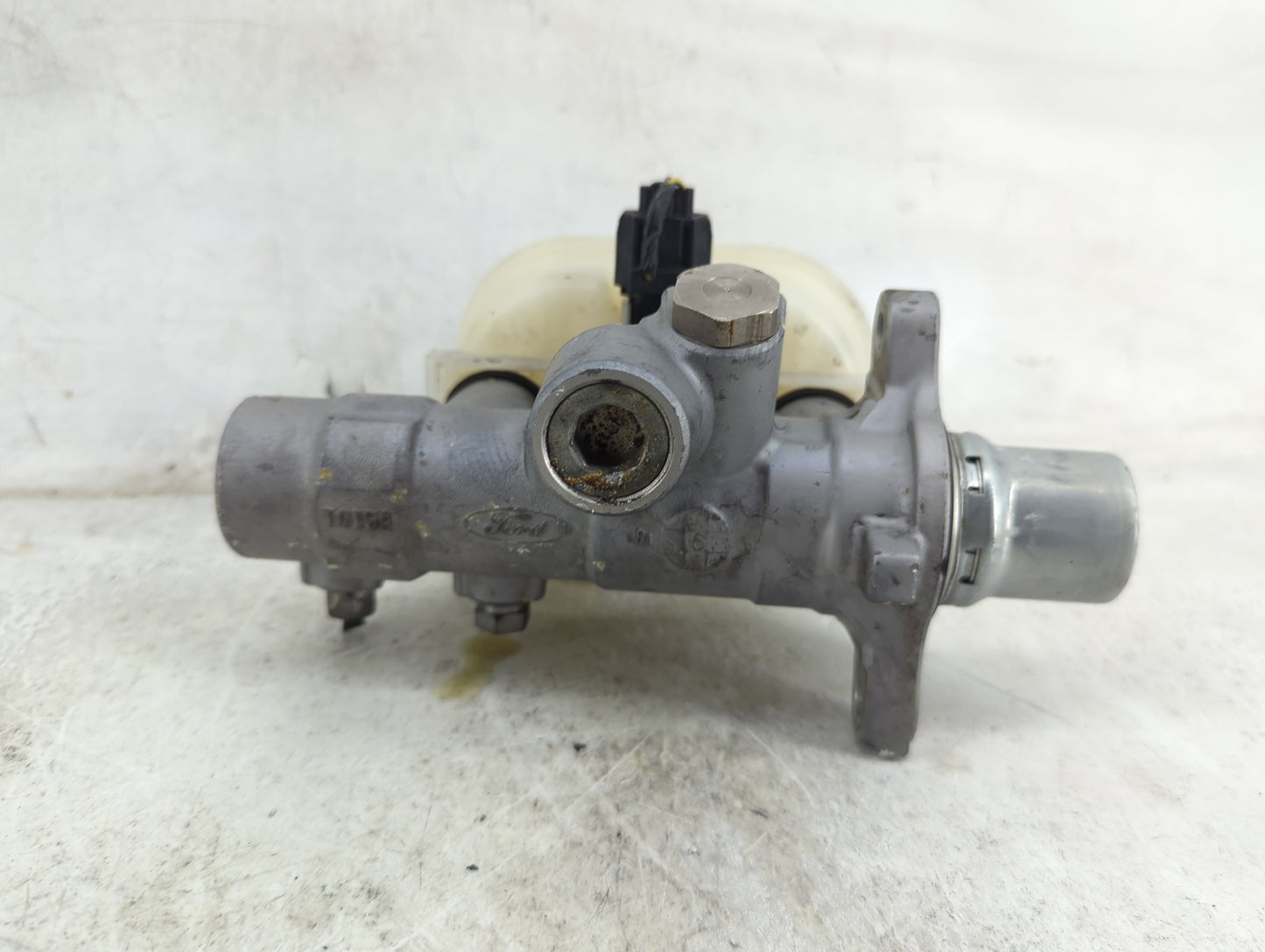 2011-2013 Ford F-150 Brake Master Cylinder 1490735 - Oemusedautoparts1.com
