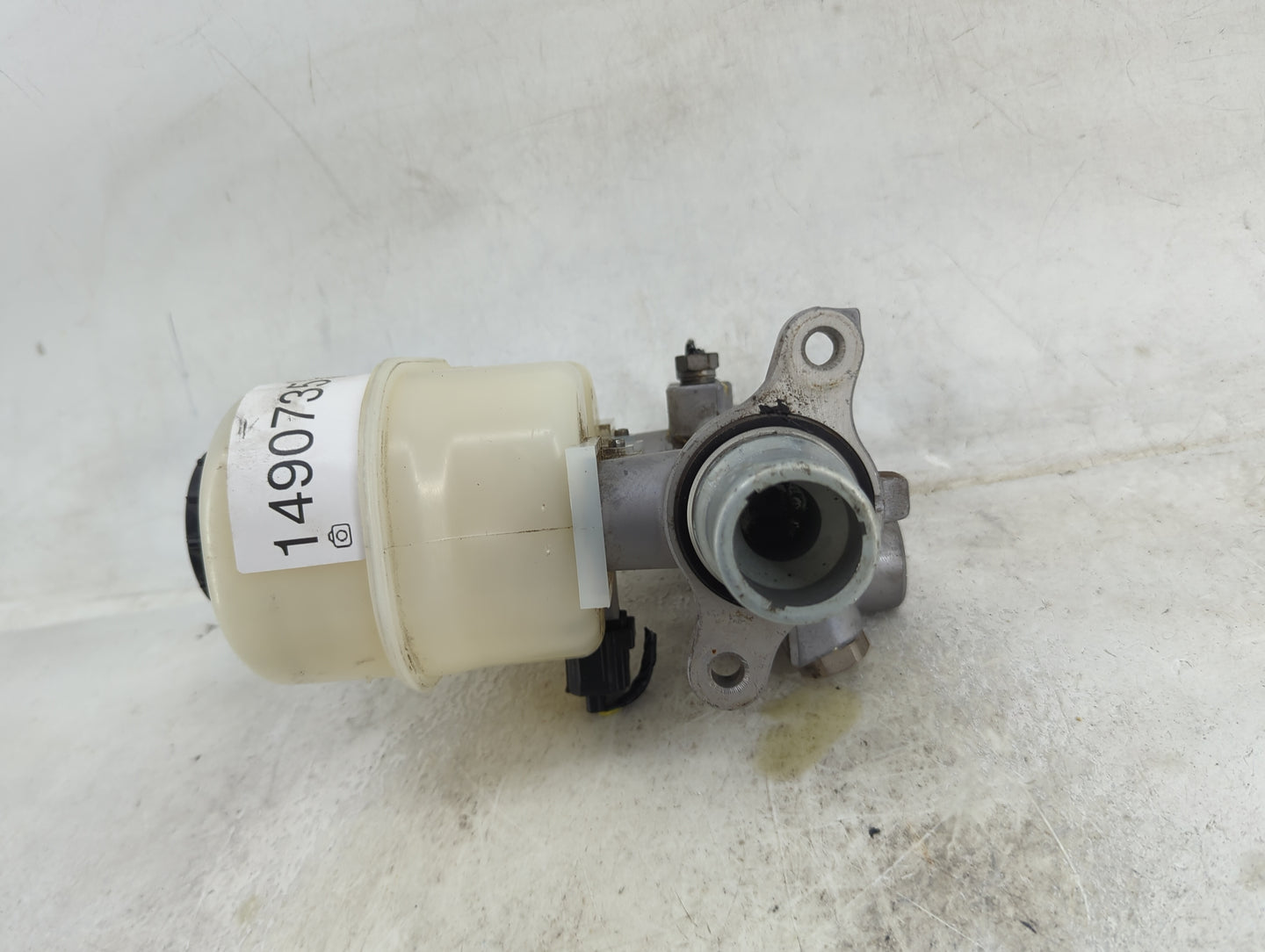 2011-2013 Ford F-150 Brake Master Cylinder 1490735 - Oemusedautoparts1.com