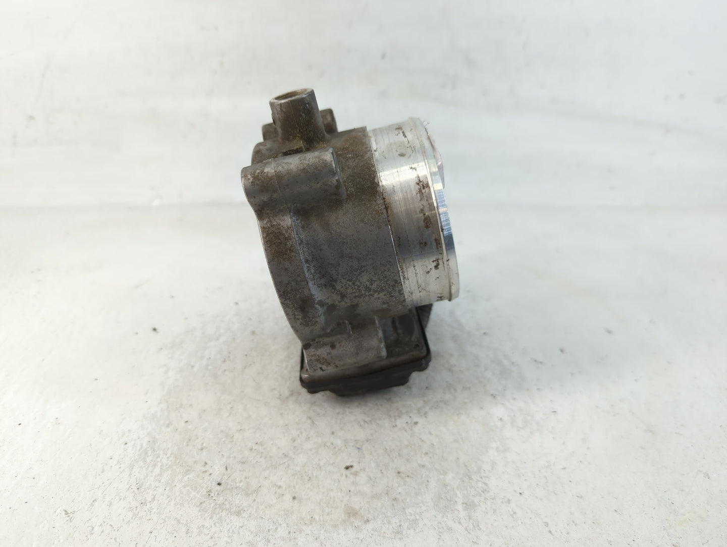 2011-2014 Ford F-150 Throttle Body P/N:000113748 Fits Fits 2011 2012 2013 2014 OEM Used Auto Parts - Oemusedautoparts1.com