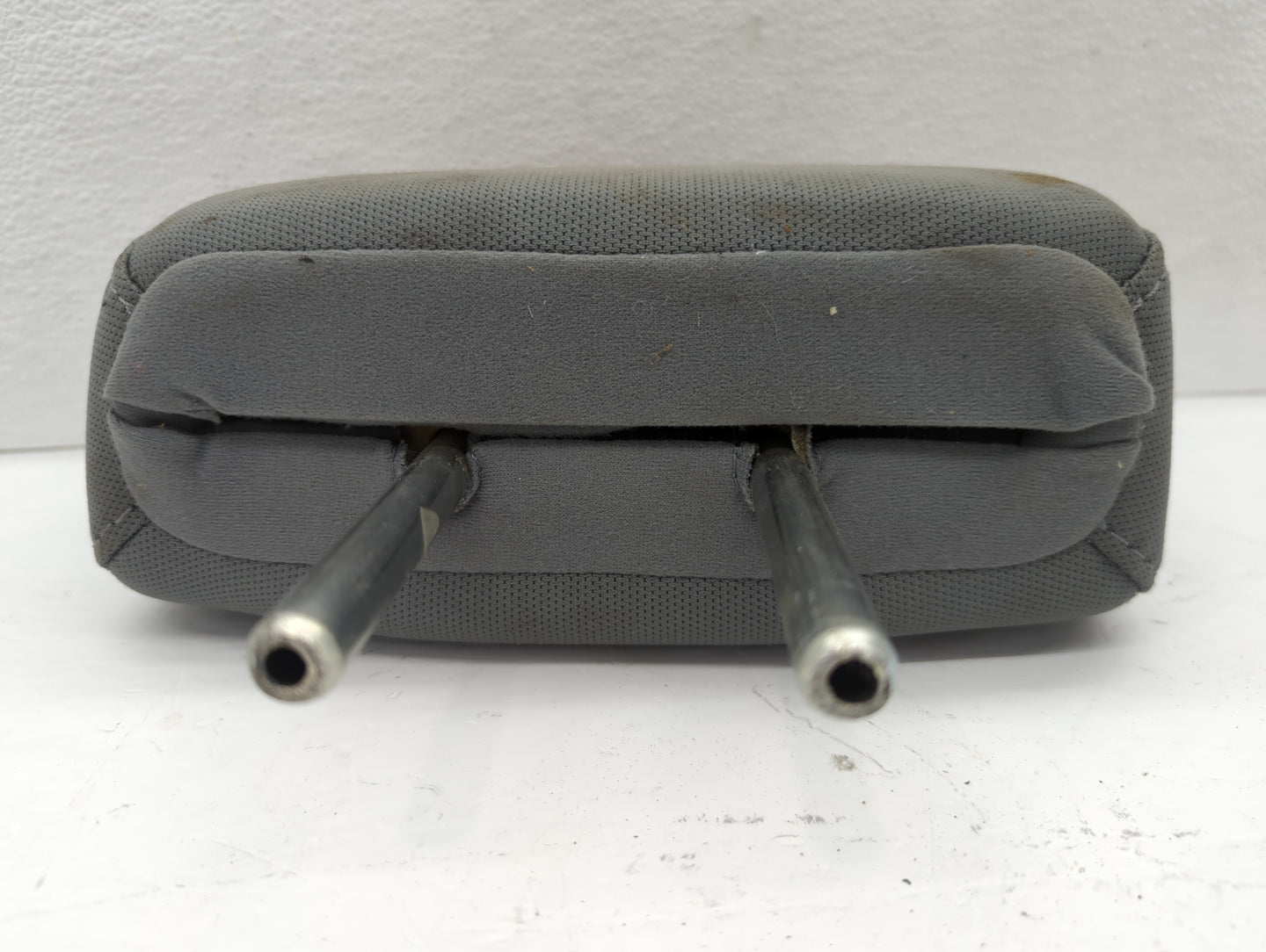 2012 Ford F-350 Super Duty Headrest Head Rest Rear Center Seat Fits OEM Used Auto Parts - Oemusedautoparts1.com