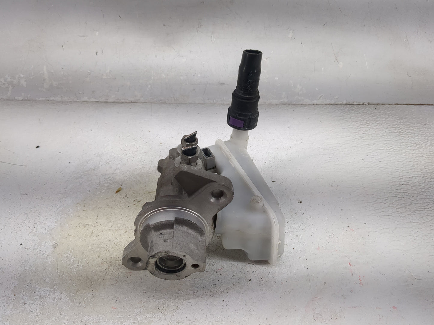 2011-2019 Ford Fiesta Brake Master Cylinder 1261826 - Oemusedautoparts1.com