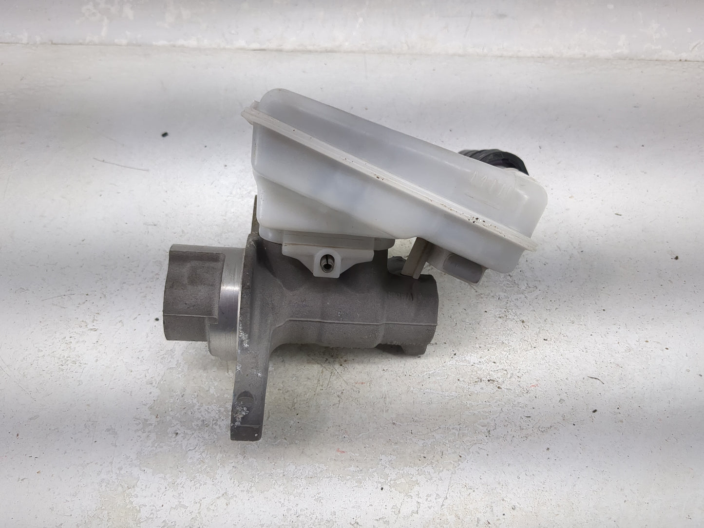 2011-2019 Ford Fiesta Brake Master Cylinder 1261826 - Oemusedautoparts1.com