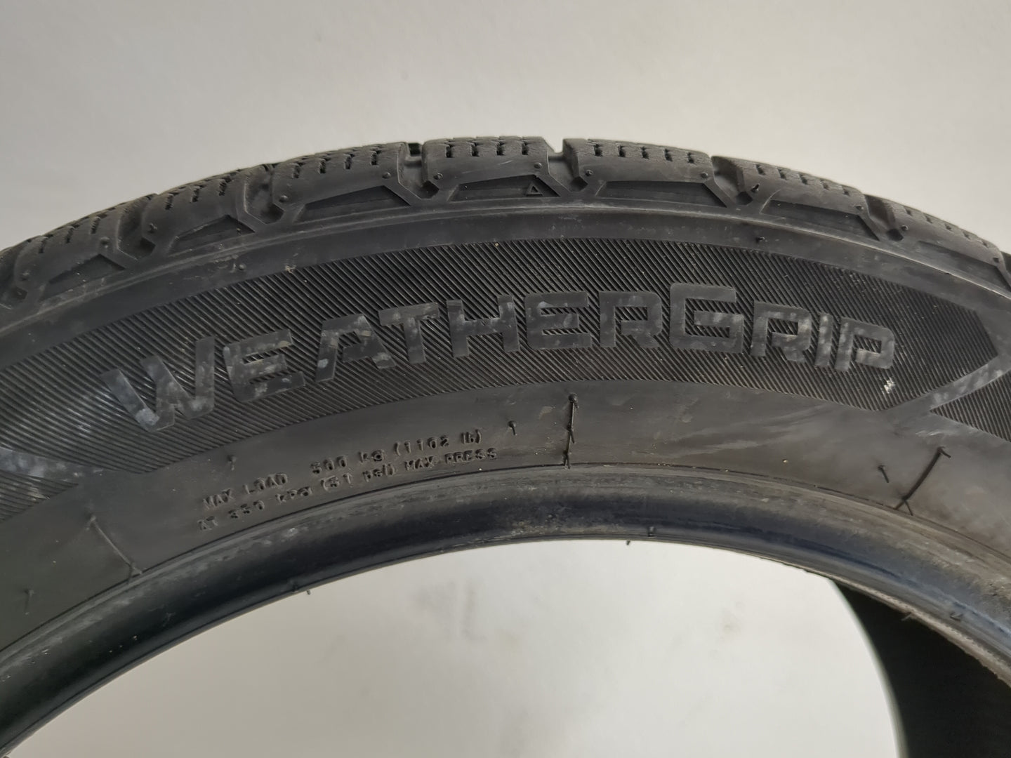 Used Tire 195/50R16 FIRESTONE WEATHERGRIP 84V - Tread Depth 8/32 - Oemusedautoparts1.com