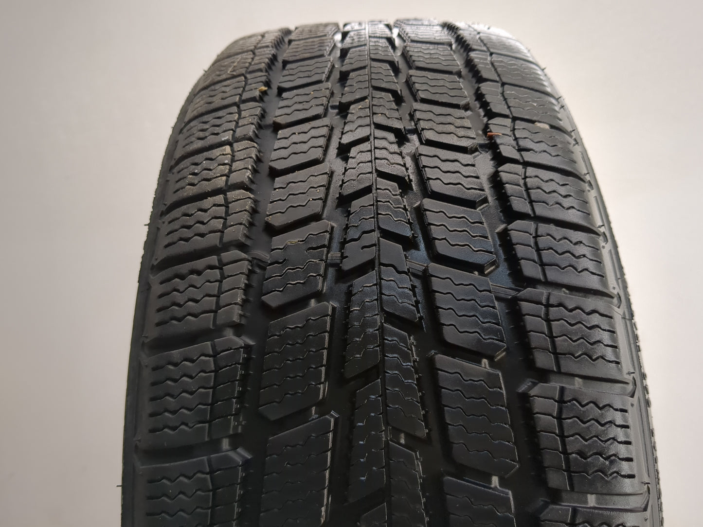 Used Tire 195/50R16 FIRESTONE WEATHERGRIP 84V - Tread Depth 8.5/32 - Oemusedautoparts1.com