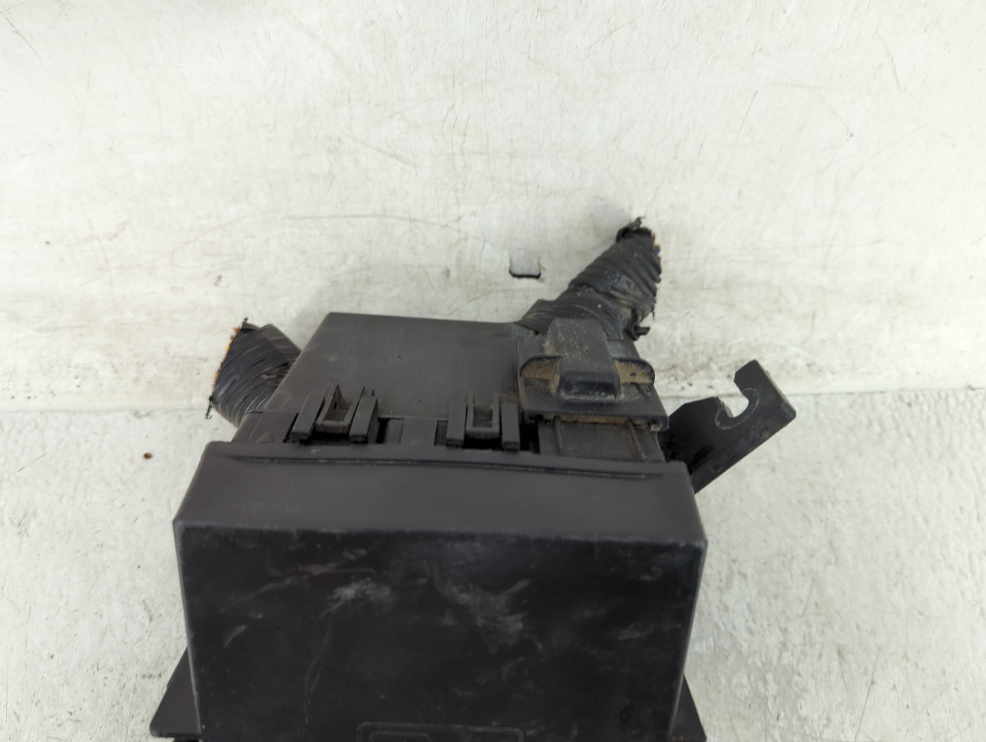 2011-2013 Ford Fiesta Fusebox Fuse Box Panel Relay Module Fits Fits 2011 2012 2013 OEM Used Auto Parts - Oemusedautoparts1.c
