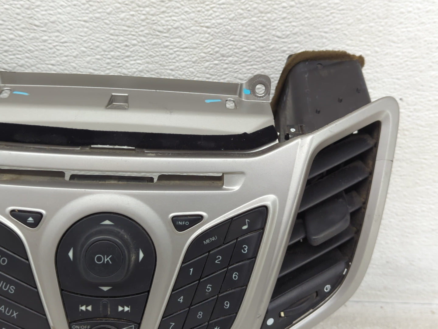 2011-2013 Ford Fiesta Radio Control Panel - Oemusedautoparts1.com