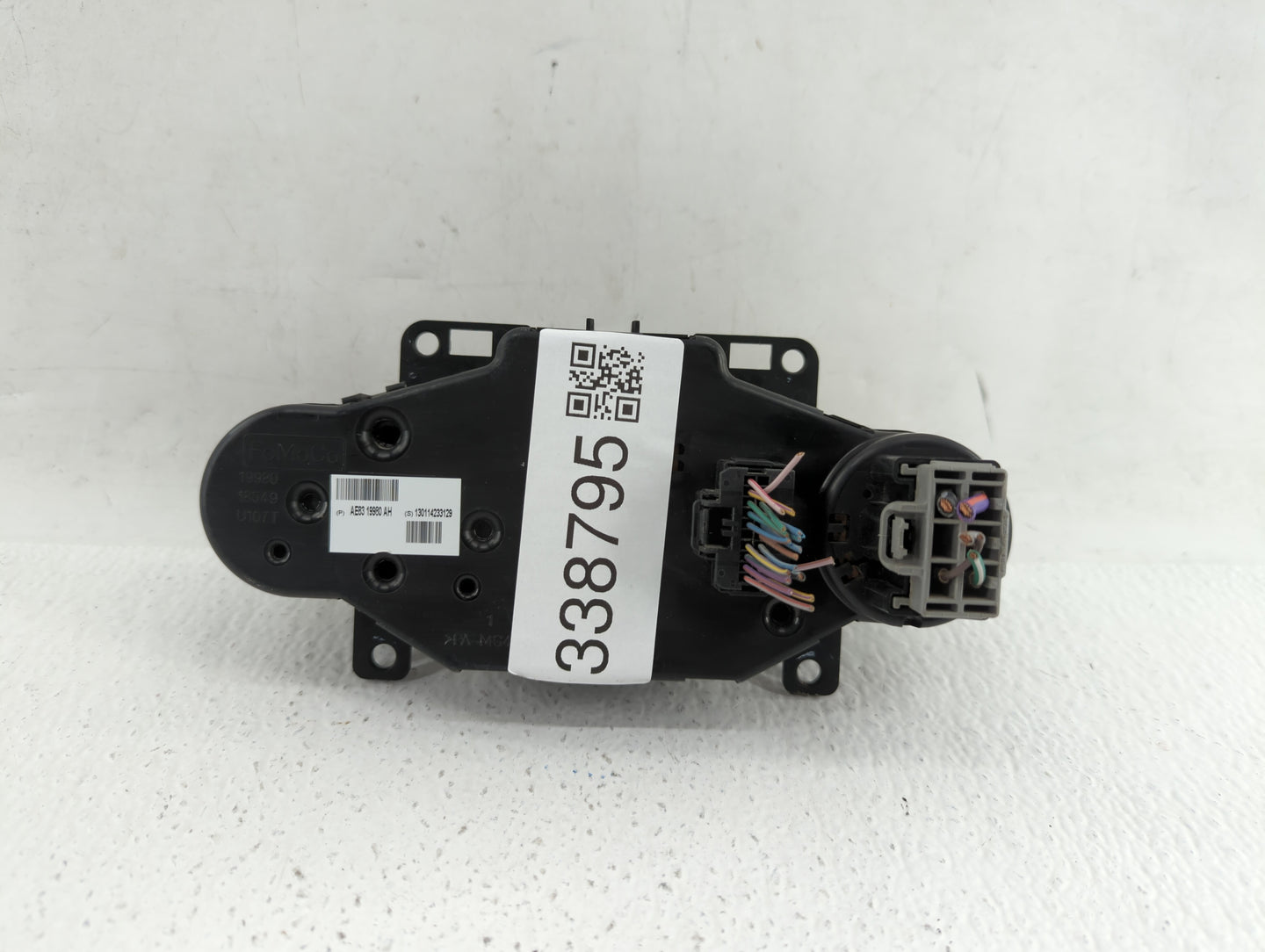 2011-2013 Ford Fiesta Climate Control Module Temperature AC/Heater Replacement P/N:AE83-19980-AE AE83-19980-AF Fits OEM Used