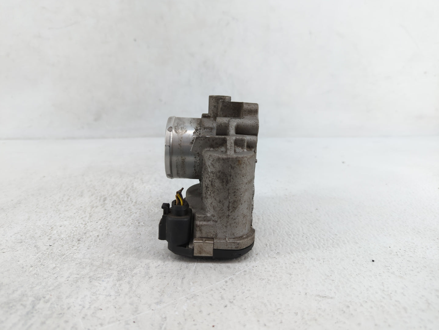 2011-2014 Ford Fiesta Throttle Body P/N:7S7G-9F991-CA 7S7G-9F991-BA, 7S7G-9F991-B7A Fits Fits 2011 2012 2013 2014 OEM Used A