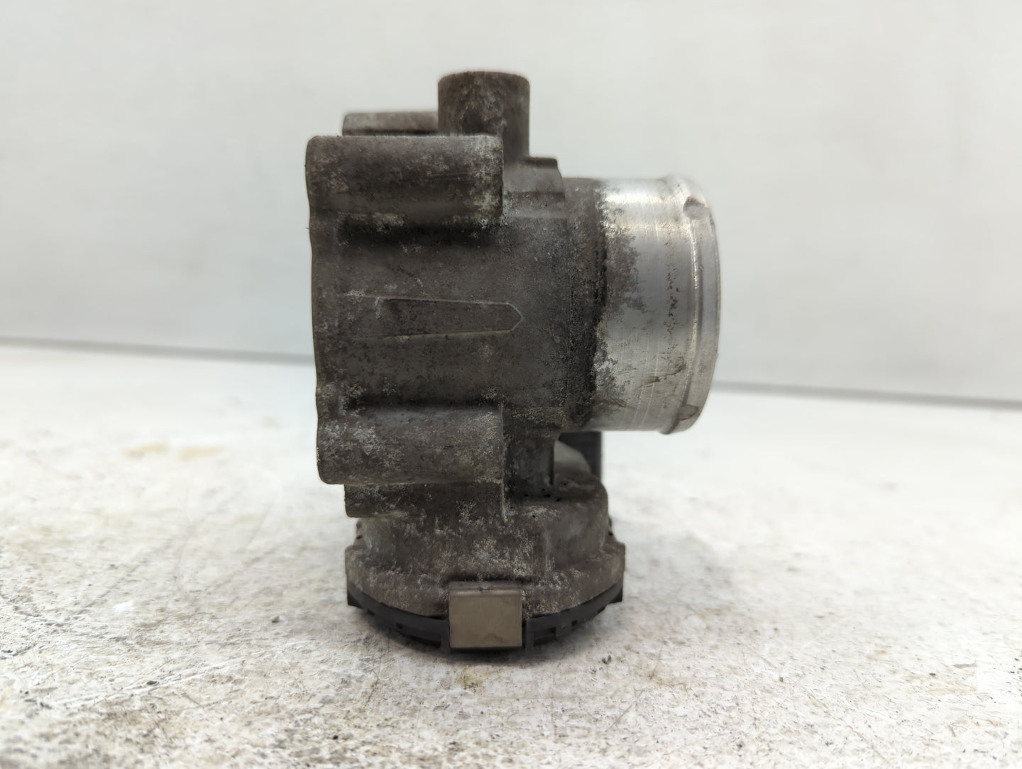 2011-2014 Ford Fiesta Throttle Body P/N:7S7G-9F991-CA 7S7G-9F991-B7A Fits Fits 2011 2012 2013 2014 OEM Used Auto Parts - Oem