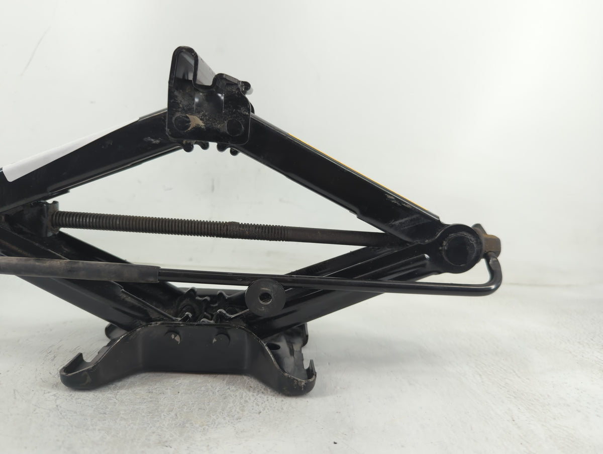 2012 Ford Fiesta Spare Scissor Car Jack 683689 - Oemusedautoparts1.com