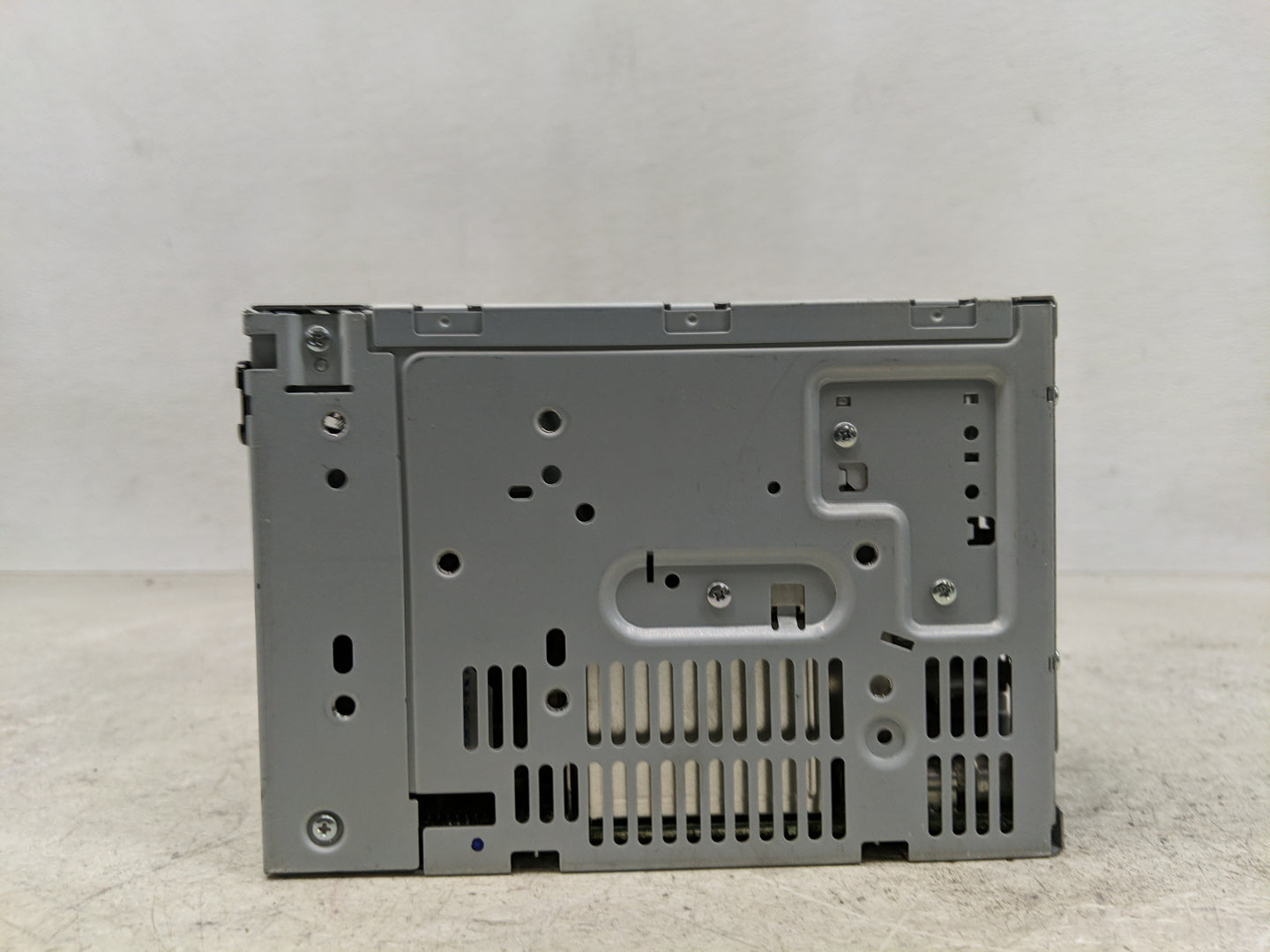 2011-2012 Ford Flex Radio AM FM Cd Player Receiver Replacement P/N:CA8T-18D822-AA Fits Fits 2011 2012 OEM Used Auto Parts - 
