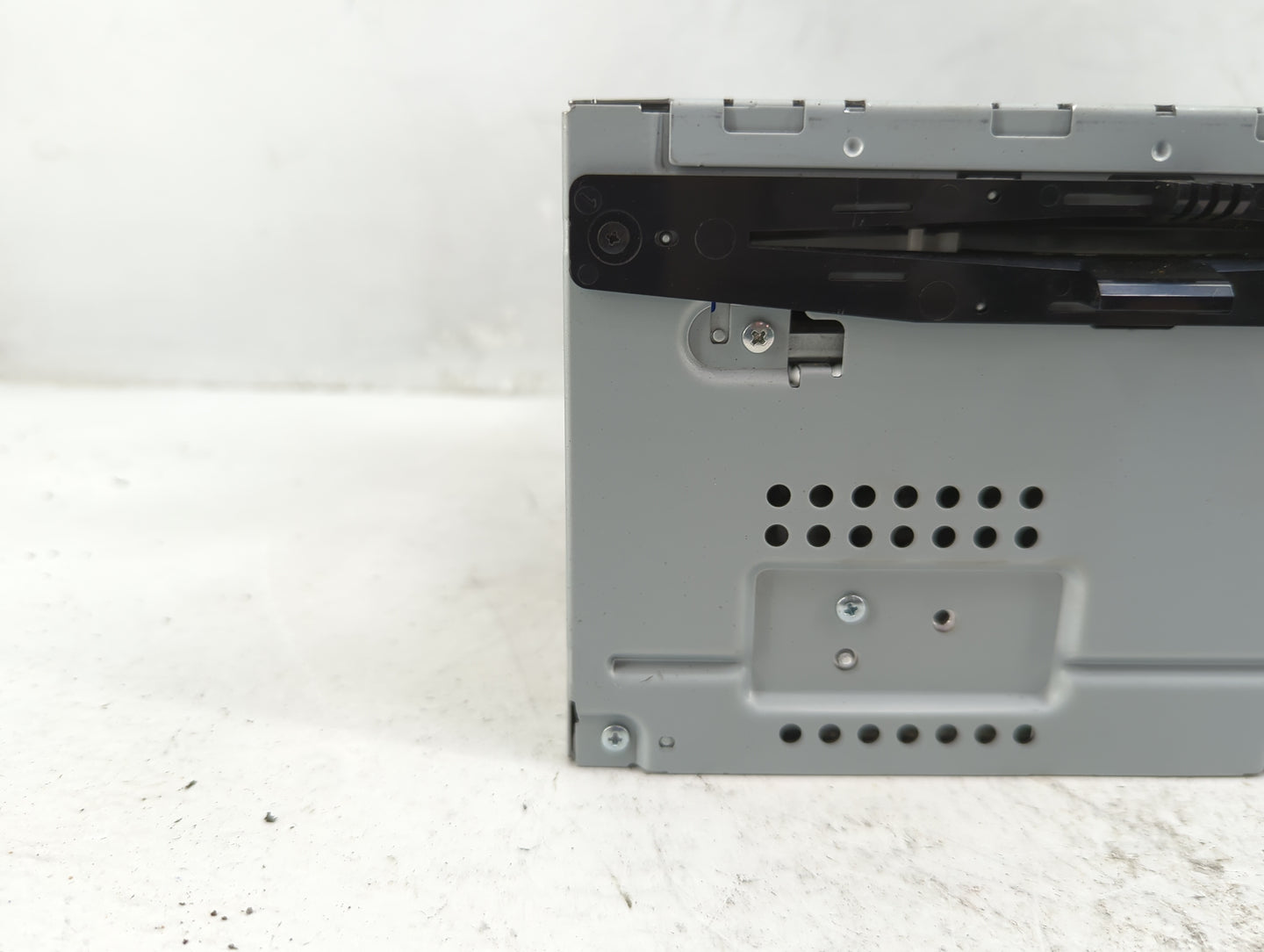 2011-2012 Ford Flex Radio AM FM Cd Player Receiver Replacement P/N:CA8T-18D822-AA Fits Fits 2011 2012 OEM Used Auto Parts - 
