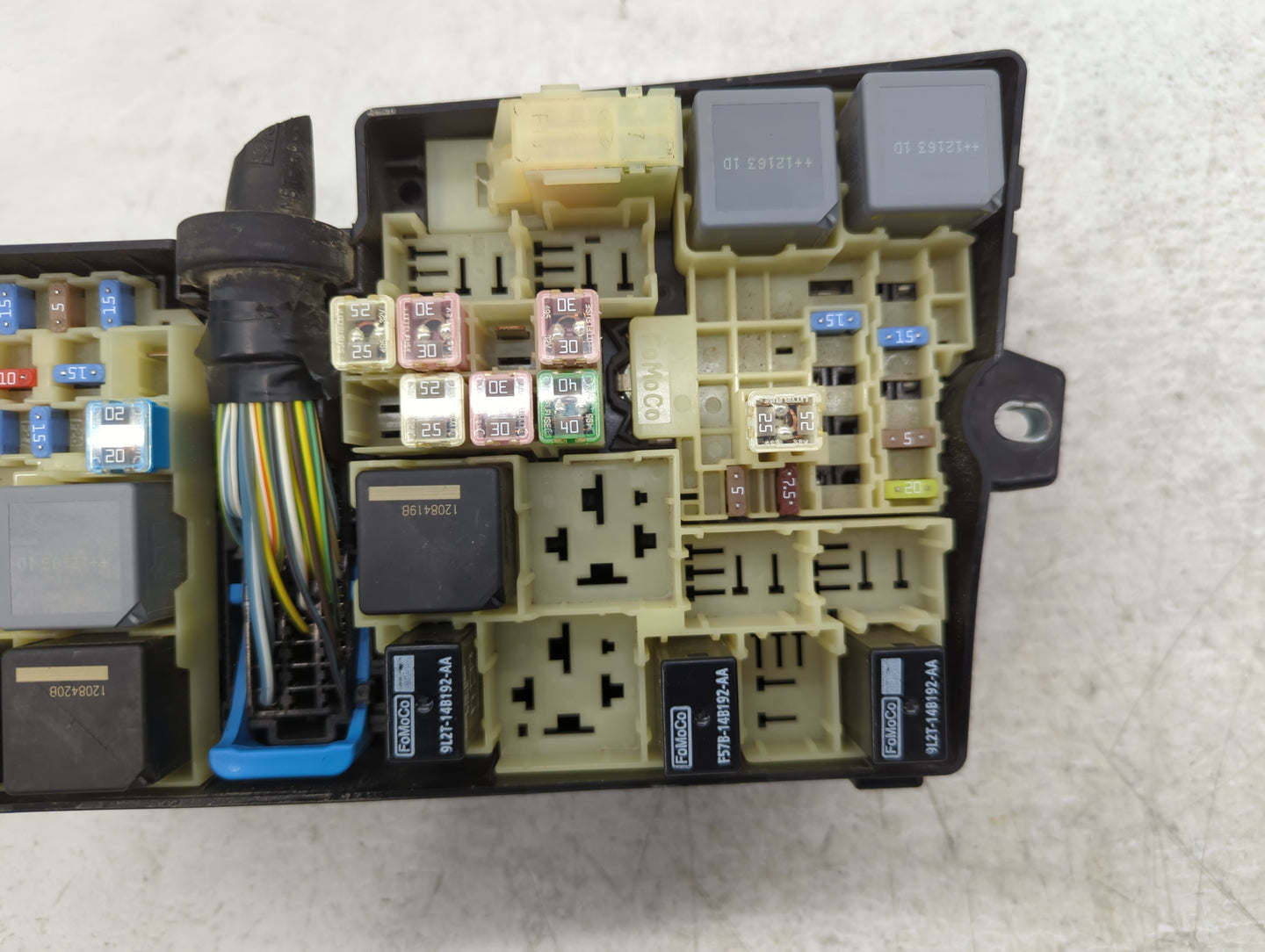 2012-2014 Ford Focus Fusebox Fuse Box Panel Relay Module P/N:AV6T-14A067-AC Fits Fits 2012 2013 2014 OEM Used Auto Parts - O