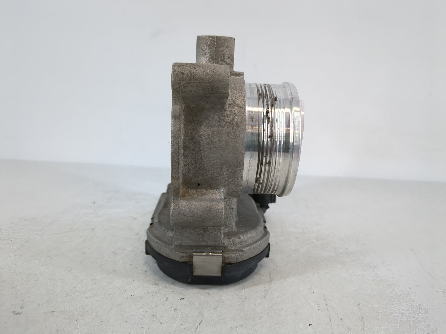 2012-2013 Ford Focus Throttle Body P/N:CM5E 9F991 AC Fits Fits 2012 2013 2014 2015 2016 2017 OEM Used Auto Parts - Oemusedau